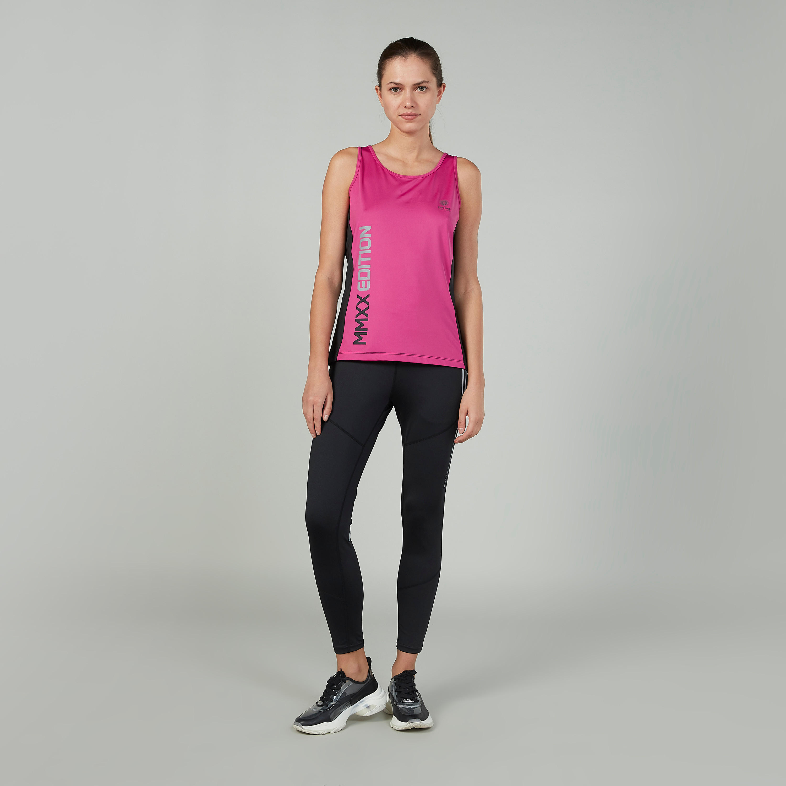 فيست مستدام بطبعات وأحزمة متقاطعة إكسبو 2020-women-clothing-sportswearandactivewear-tshirtsandvests-image-3