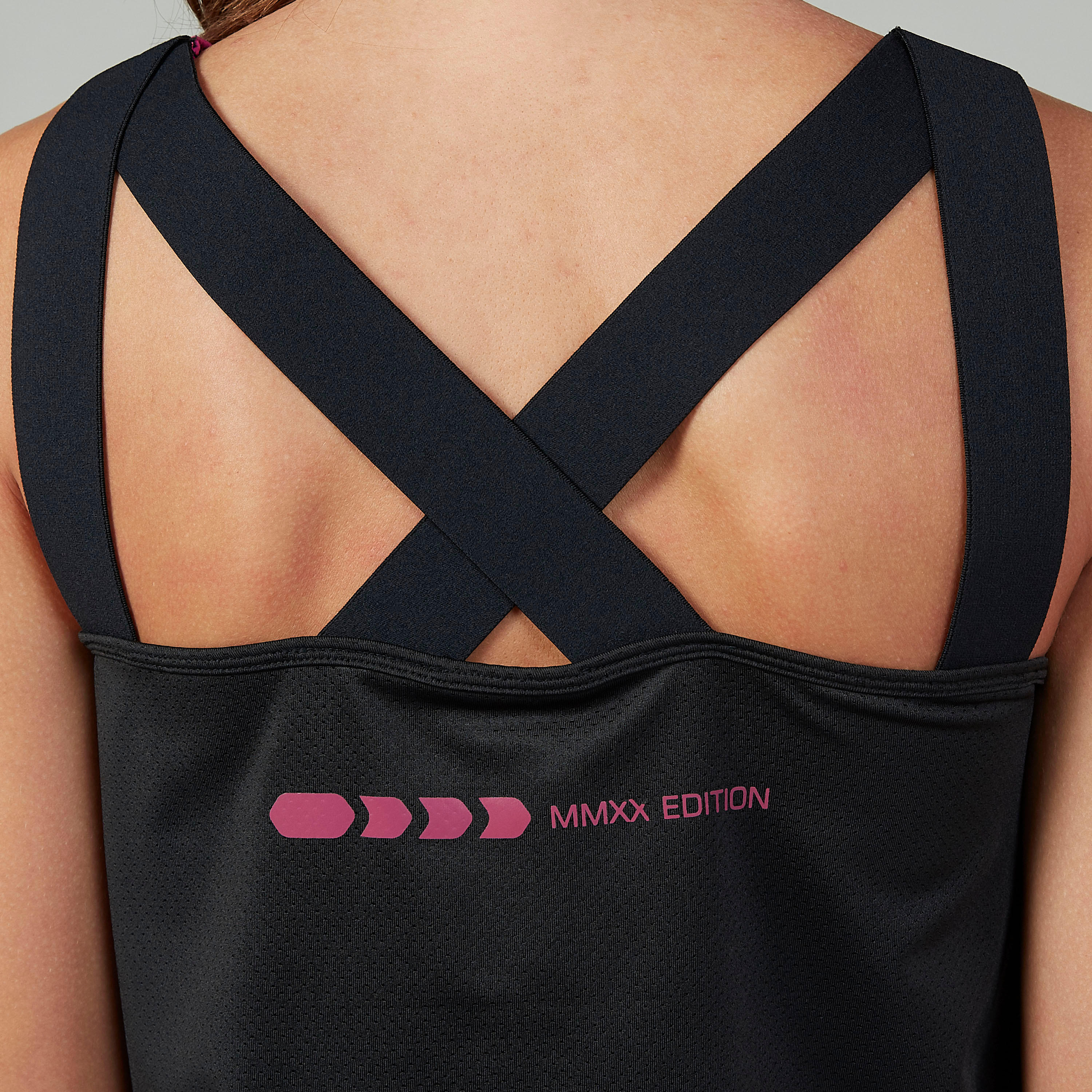 فيست مستدام بطبعات وأحزمة متقاطعة إكسبو 2020-women-clothing-sportswearandactivewear-tshirtsandvests-image-2