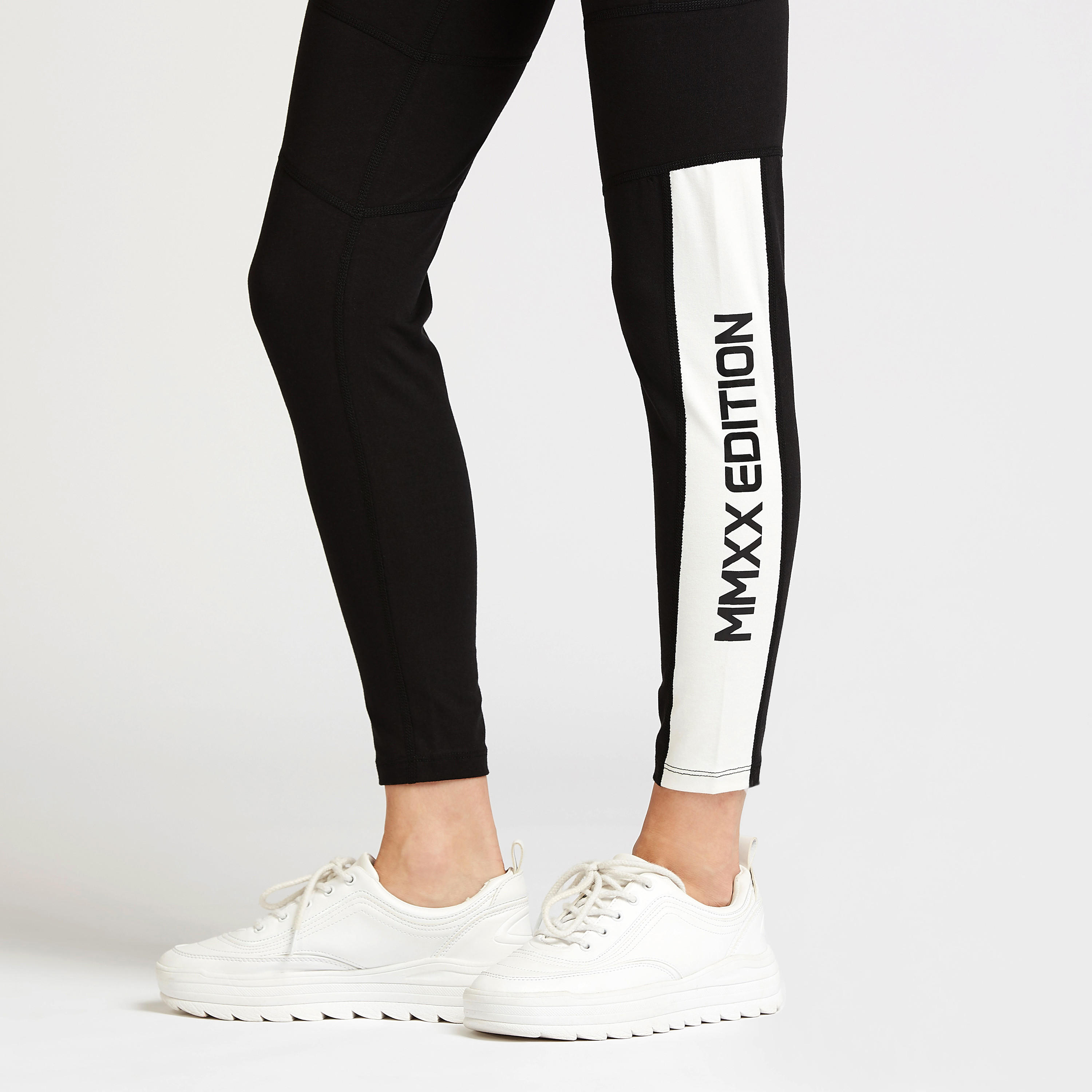 بنطلون لقينز بخصر مطاطي بطبعات إكسبو 2020-women-clothing-sportswearandactivewear-bottoms-image-3