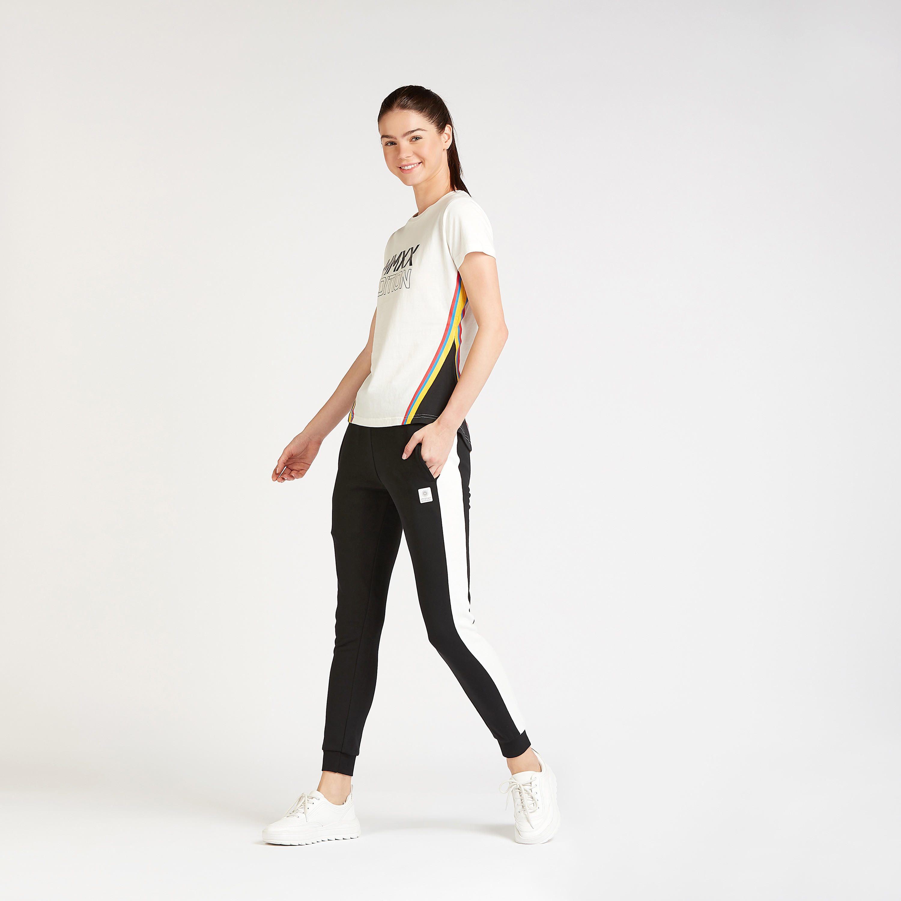 بنطلون رياضي بطبعات وتفاصيل جيوب ورباط إكسبو 2020-women-clothing-sportswearandactivewear-bottoms-image-2