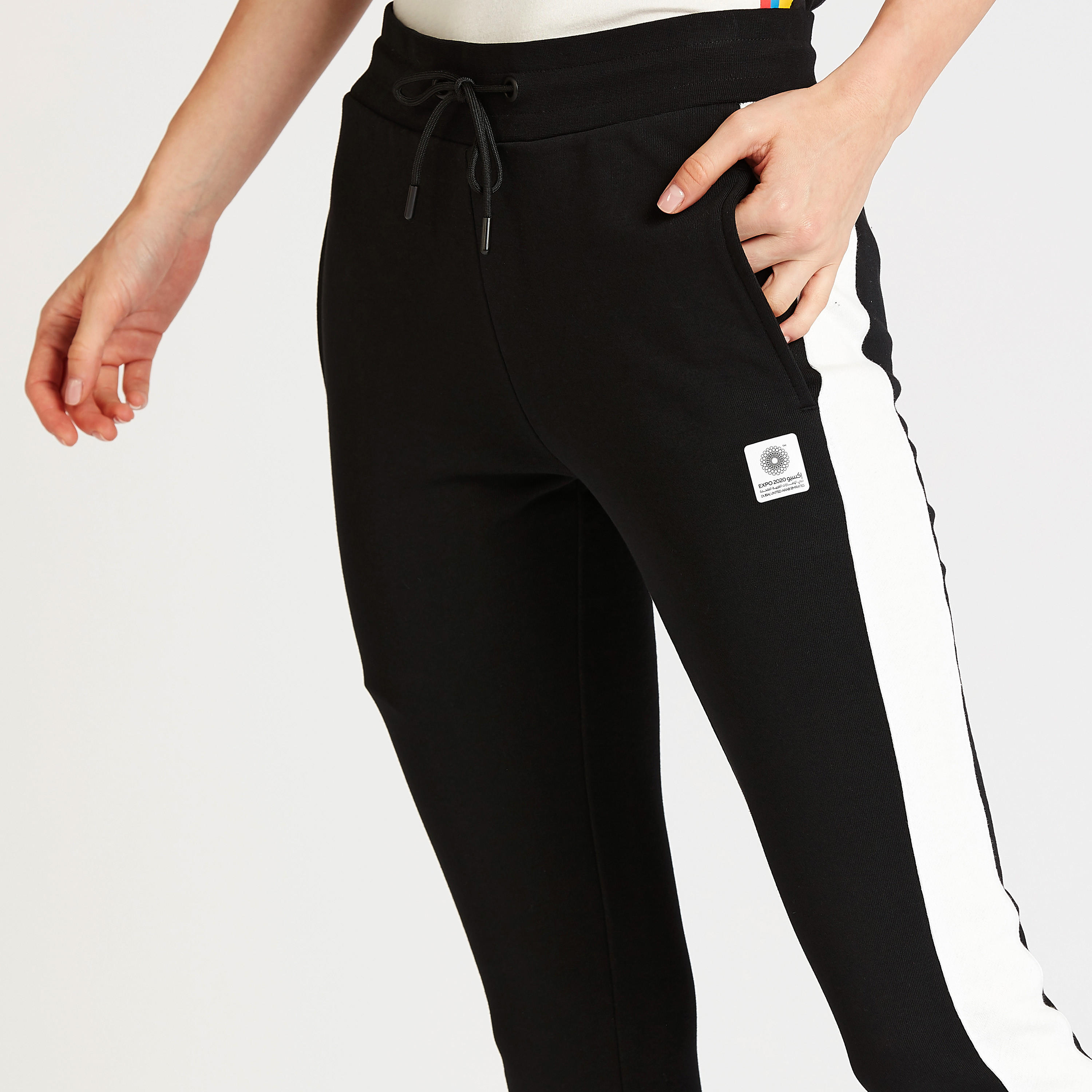 بنطلون رياضي بطبعات وتفاصيل جيوب ورباط إكسبو 2020-women-clothing-sportswearandactivewear-bottoms-image-3