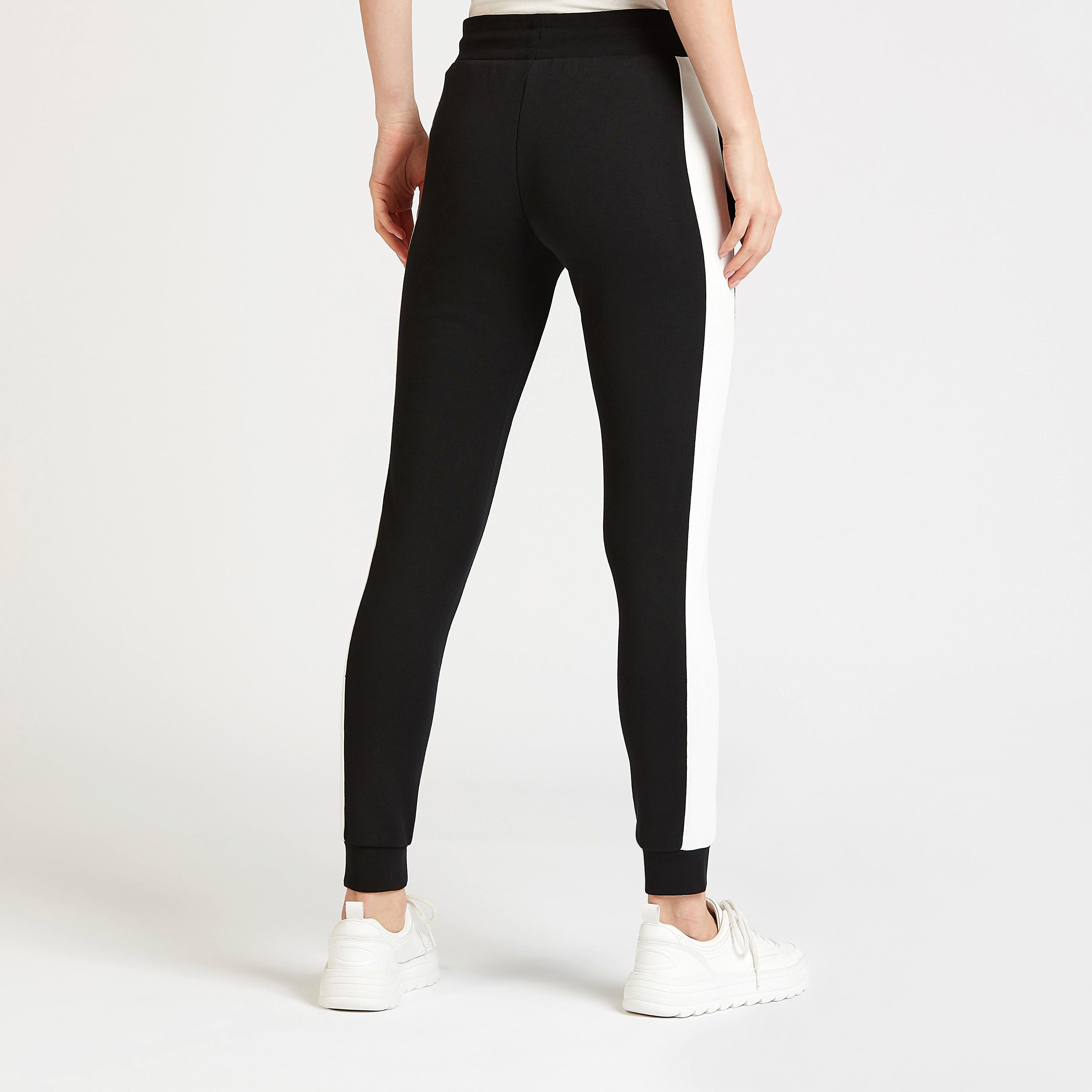 بنطلون رياضي بطبعات وتفاصيل جيوب ورباط إكسبو 2020-women-clothing-sportswearandactivewear-bottoms-image-4