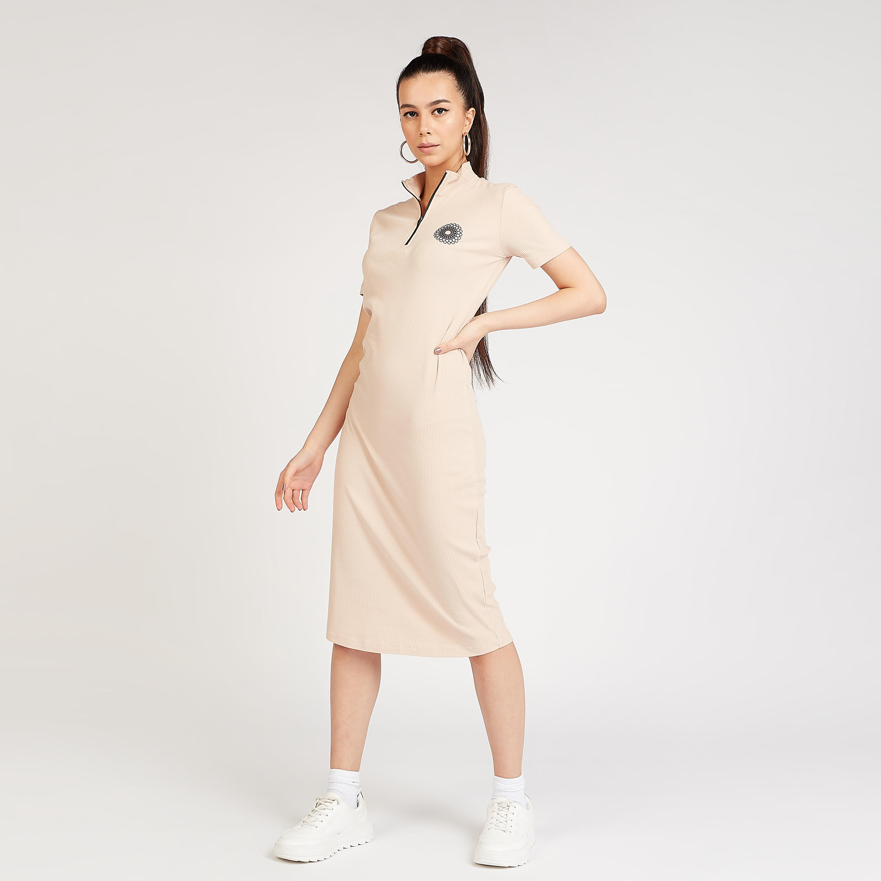 فستان ميدي مضلّع بقصة ضيّقة وأكمام قصيرة-women-clothing-dresses-image-1