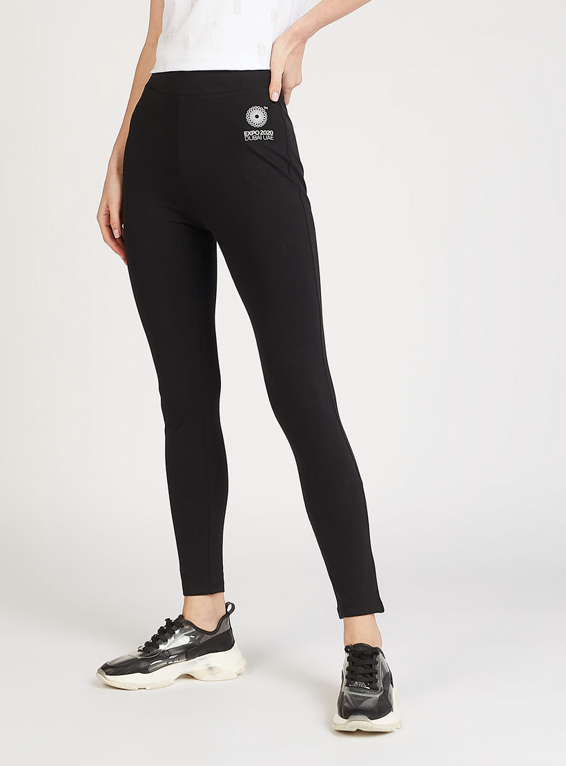 بنطلون ليقنز بخصر مطّاطي متوسط الارتفاع بطبعات إكسبو 2020-women-clothing-bottoms-leggings-image-1