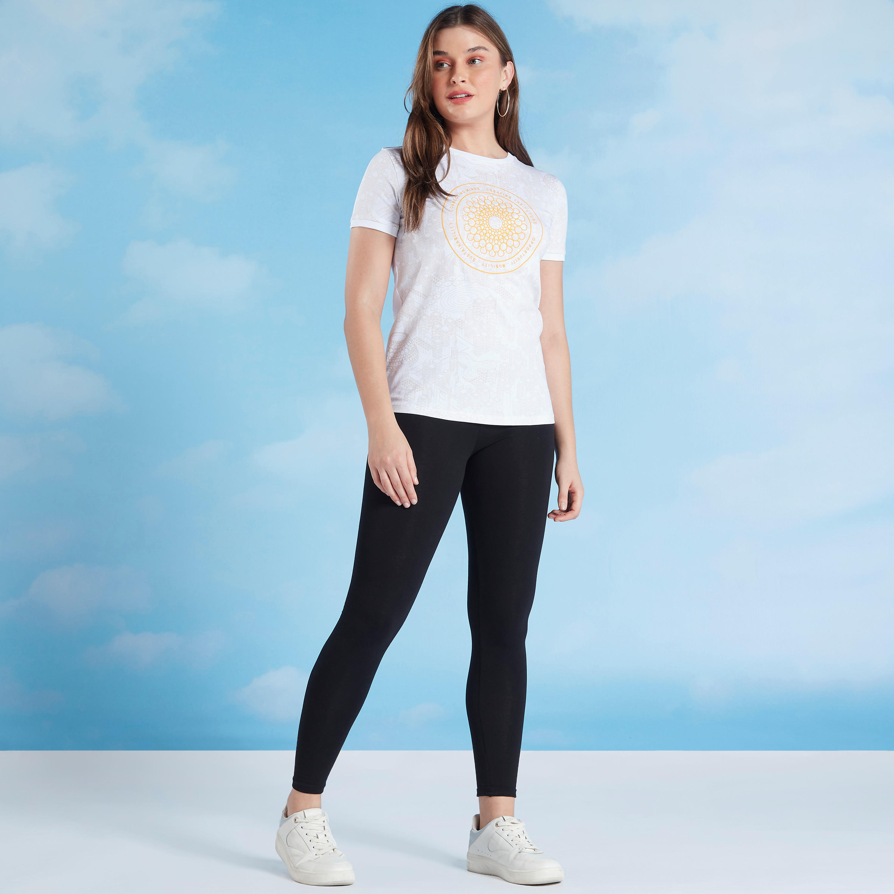 تيشيرت بياقة ضيقة و أكمام قصيرة وطبعات جرافيك من اكسبو 2020-women-clothing-tshirts-image-2