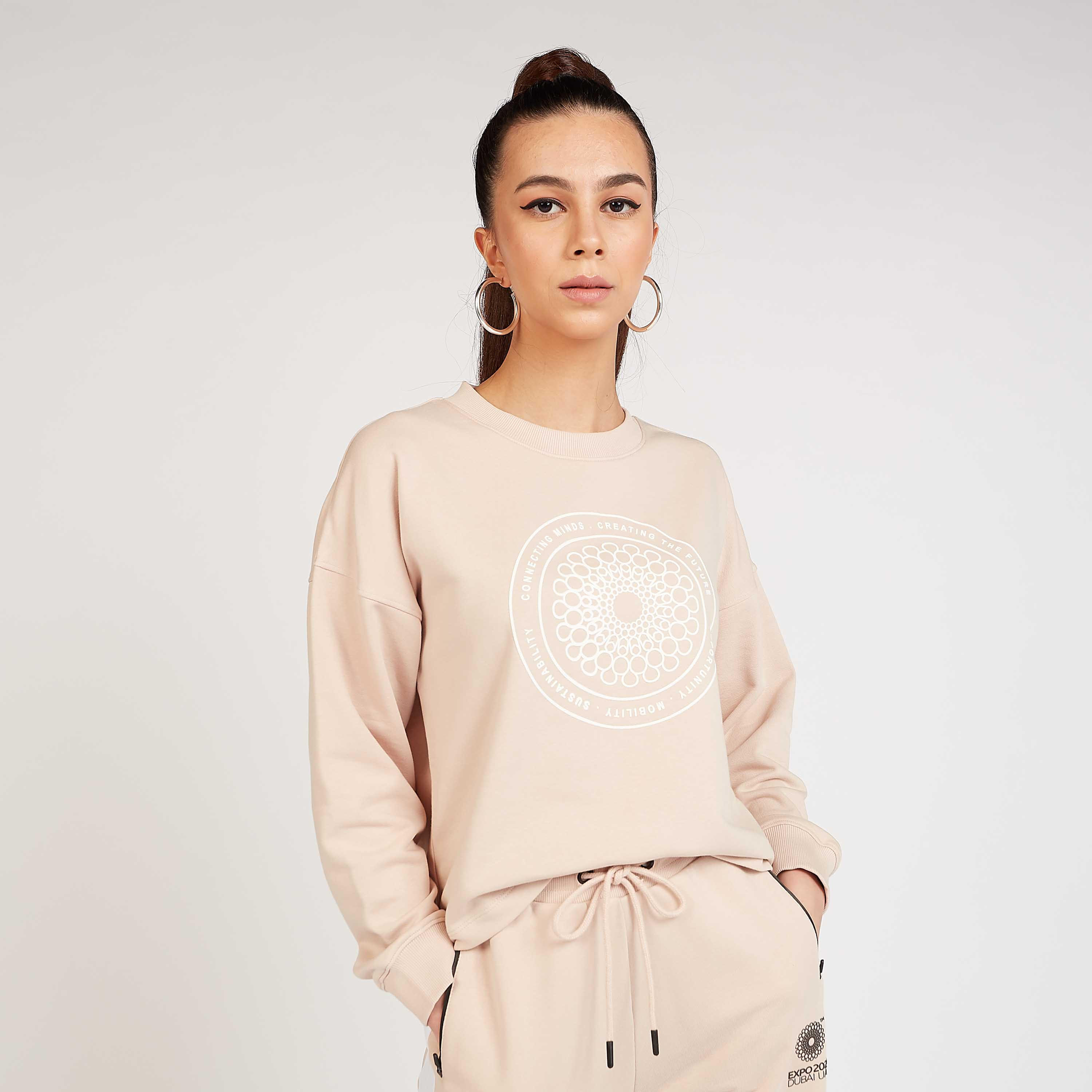 سويت شيرت بياقة ضيقة وأكمام طويلة وطبعات جرافيك إكسبو 2020-women-winterwear-hoodiesandsweatshirts-sweatshirts-image-1