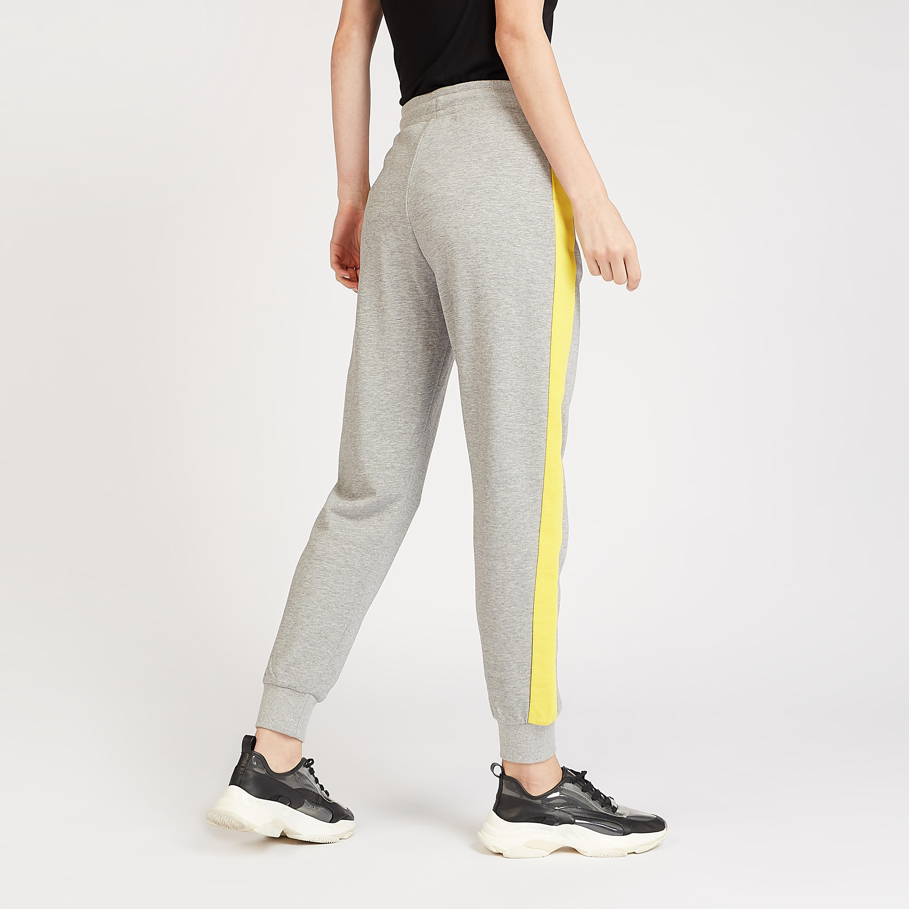 بنطلون رياضي بجيوب ورباط إغلاق وخصر متوسط الارتفاع وطبعات إكسبو 2020-women-clothing-bottoms-joggers-image-2