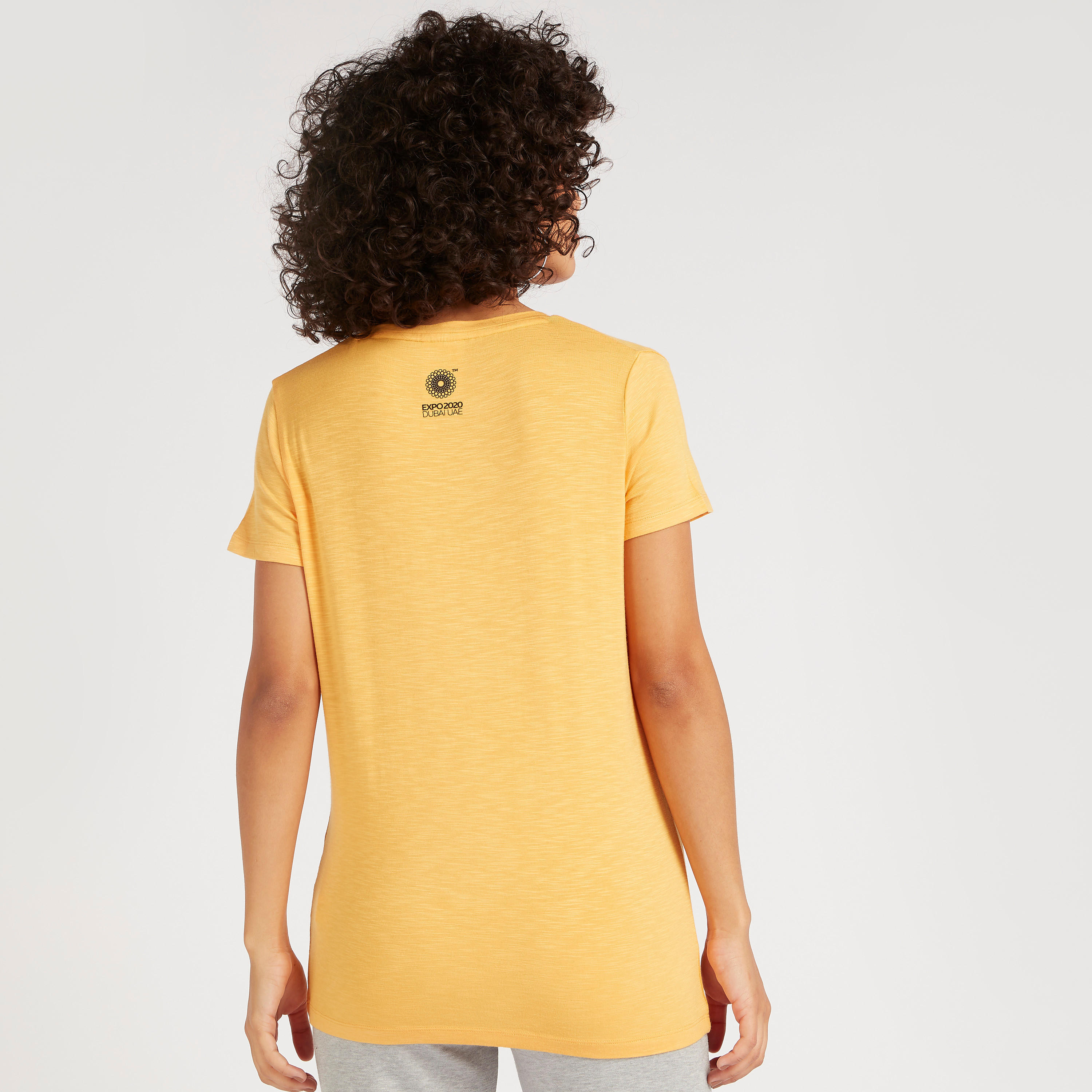 تيشيرت بطبعات جرافيك وياقة مستديرة وأكمام قصيرة-women-clothing-tshirts-image-4