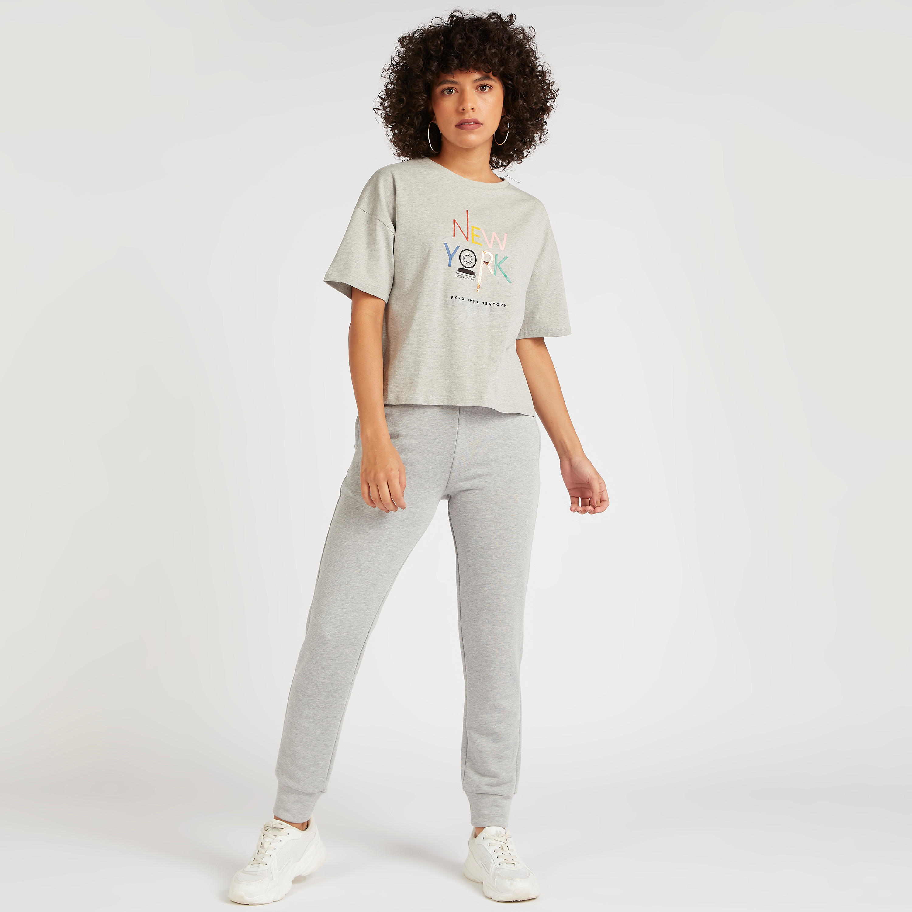 تيشيرت بياقة ضيّقة وأكمام قصيرة وطبعات-women-clothing-tshirts-image-3