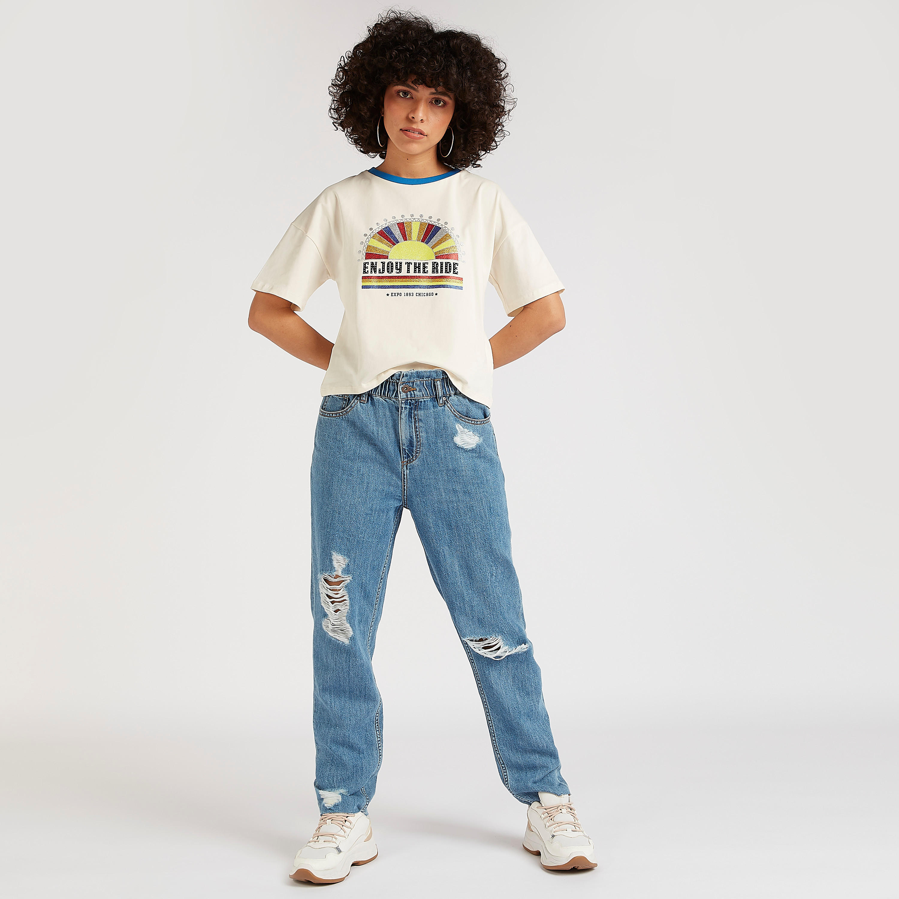 تيشيرت بياقة ضيّقة وأكمام قصيرة وطبعات-women-clothing-tshirts-image-2