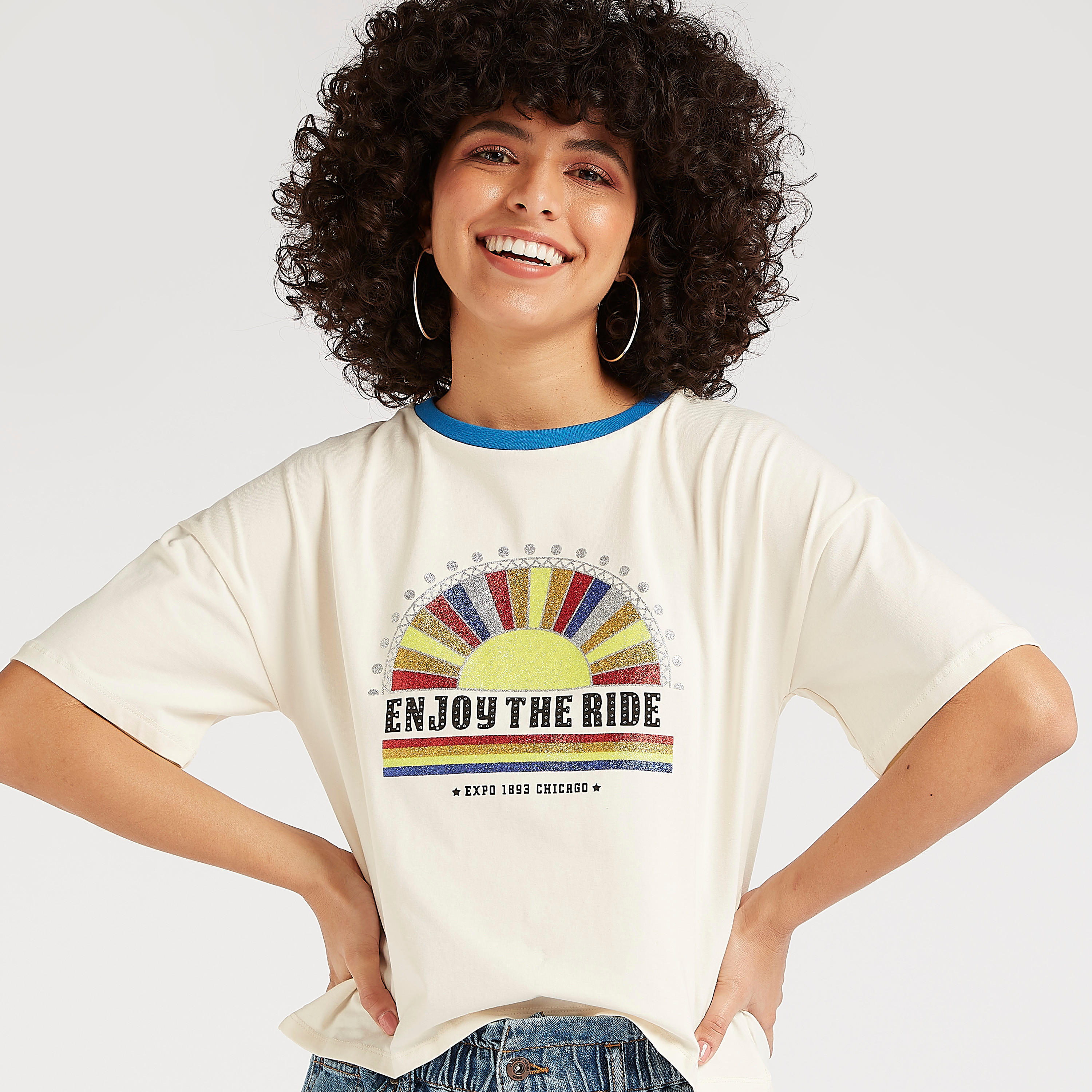 تيشيرت بياقة ضيّقة وأكمام قصيرة وطبعات-women-clothing-tshirts-image-3