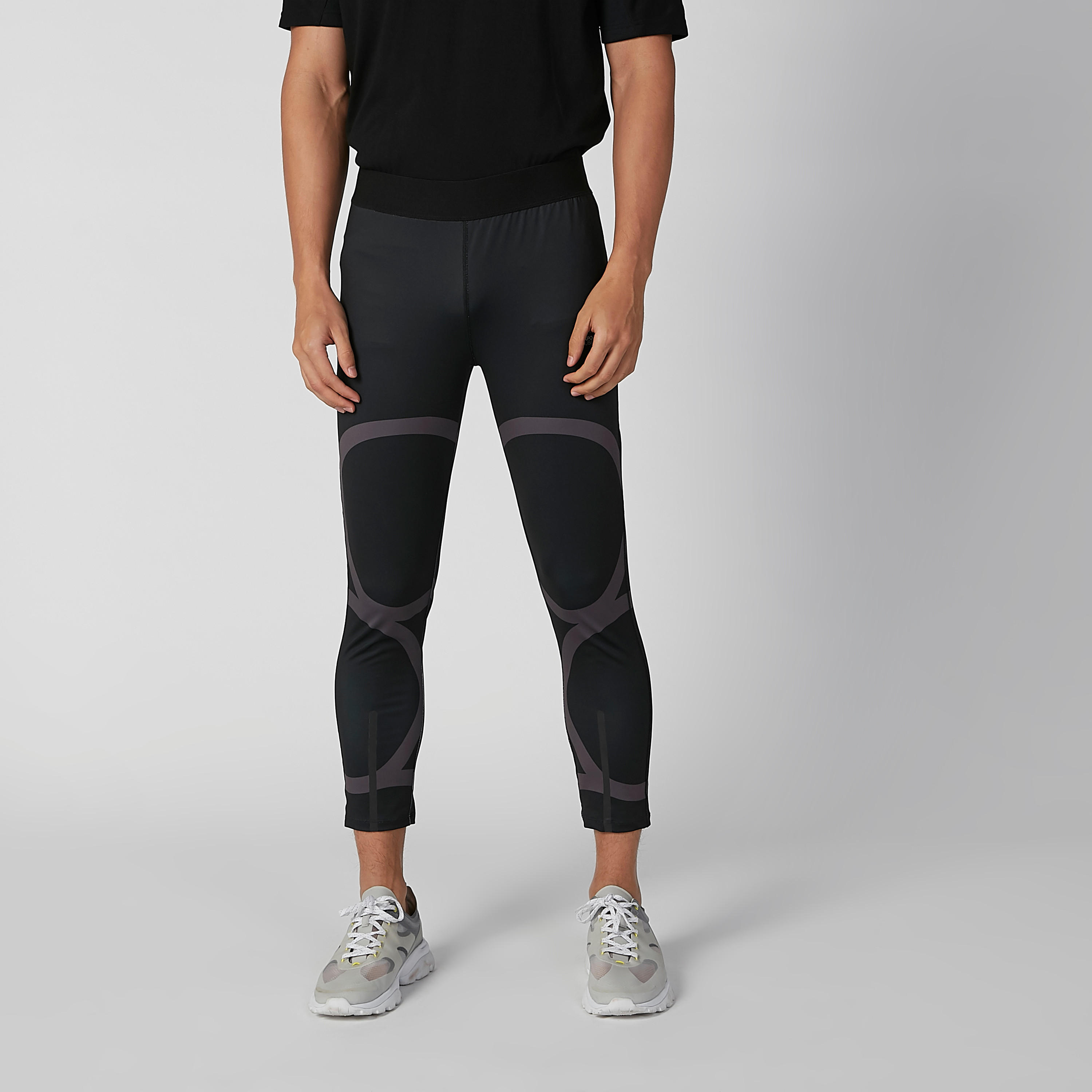 بنطلون ليقنز مستدام بخصر مطّاطي وطبعات من إكسبو 2020-men-clothing-sportswearandactivewear-bottoms-image-1