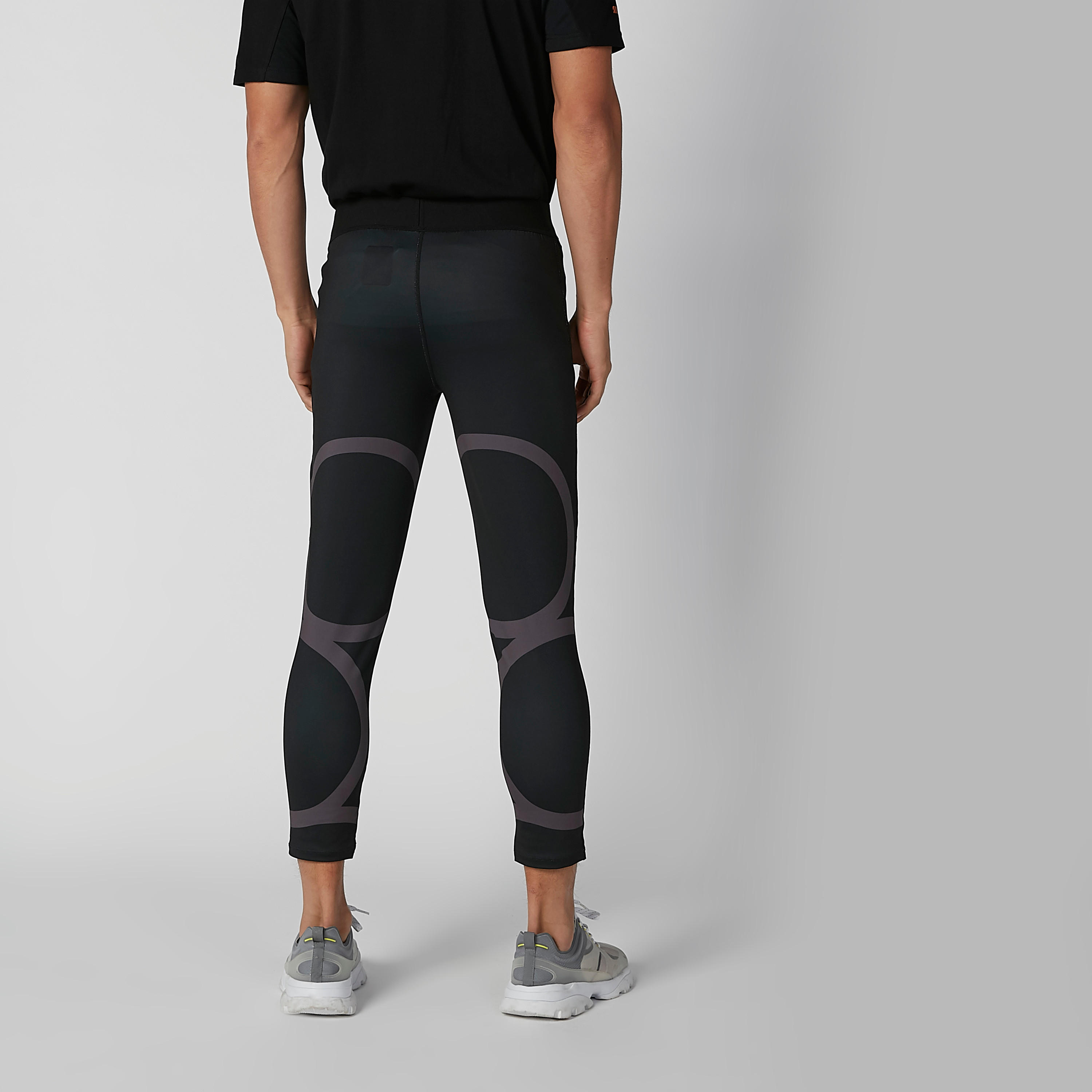 بنطلون ليقنز مستدام بخصر مطّاطي وطبعات من إكسبو 2020-men-clothing-sportswearandactivewear-bottoms-image-4