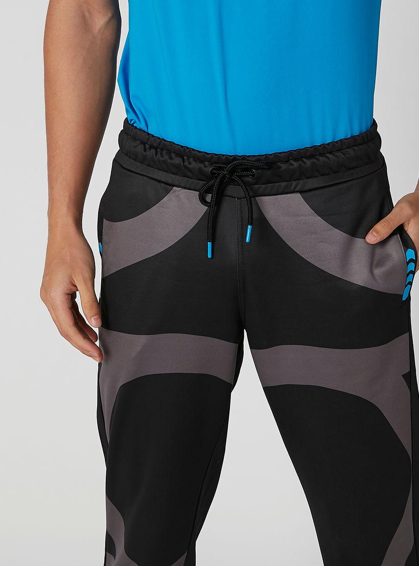بنطلون رياضي مستدام طويل بجيوب وطبعات-men-clothing-sportswearandactivewear-bottoms-image-4