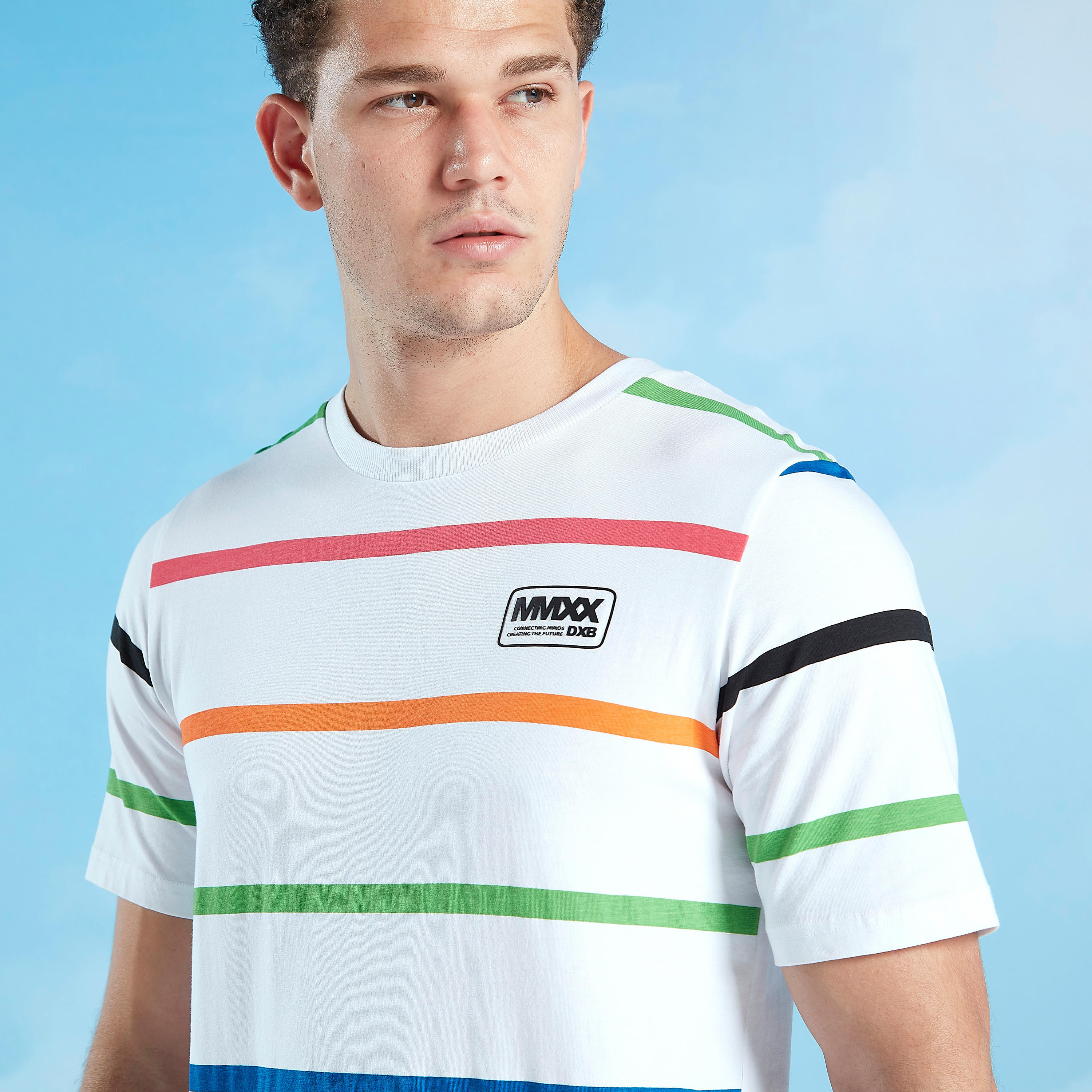 تيشيرت مخطط بياقة ضيّقة وأكمام قصيرة-men-clothing-tshirtsandpolos-tshirts-image-4