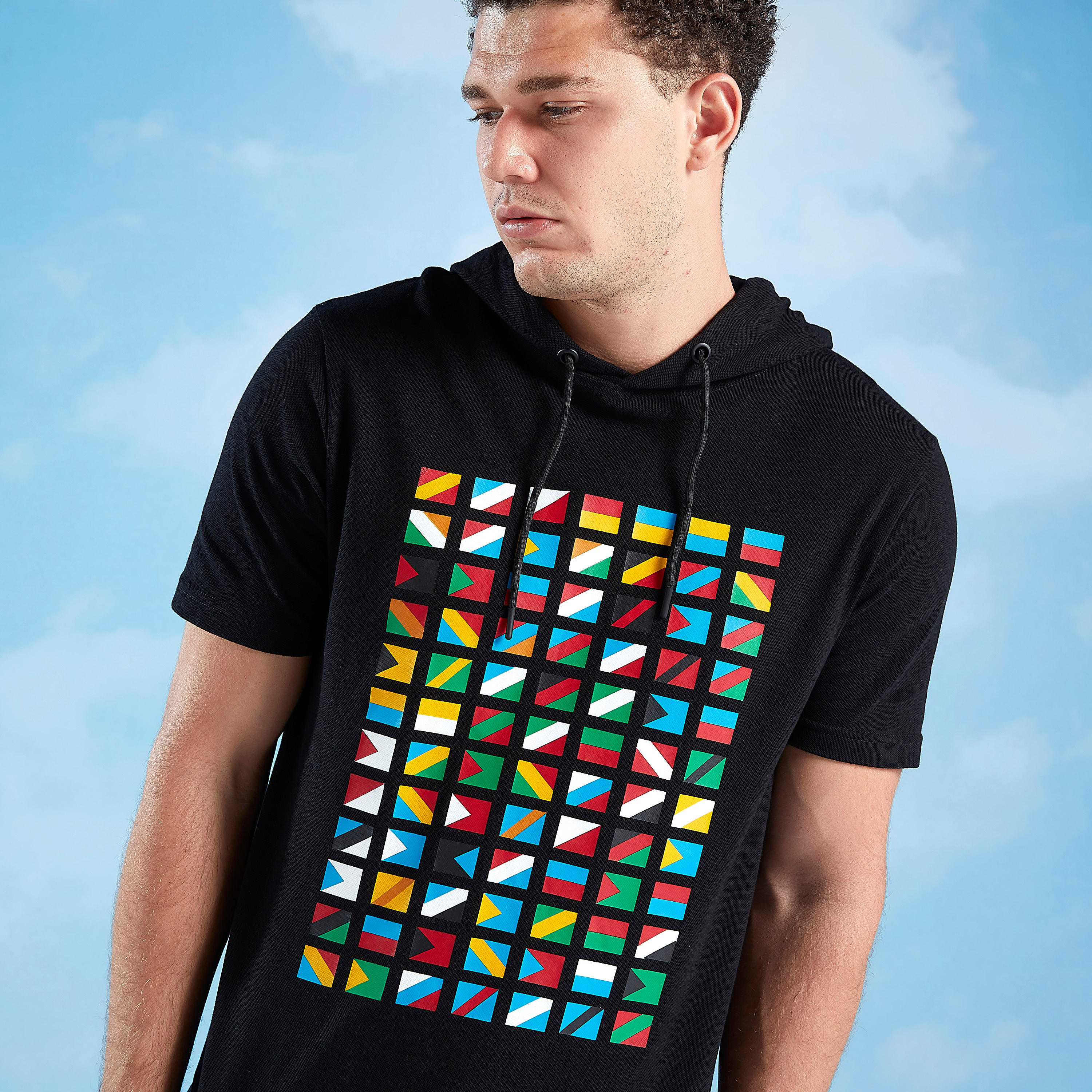 تيشيرت بقبّعة وأكمام قصيرة وطبعات-men-clothing-tshirtsandpolos-tshirts-image-3