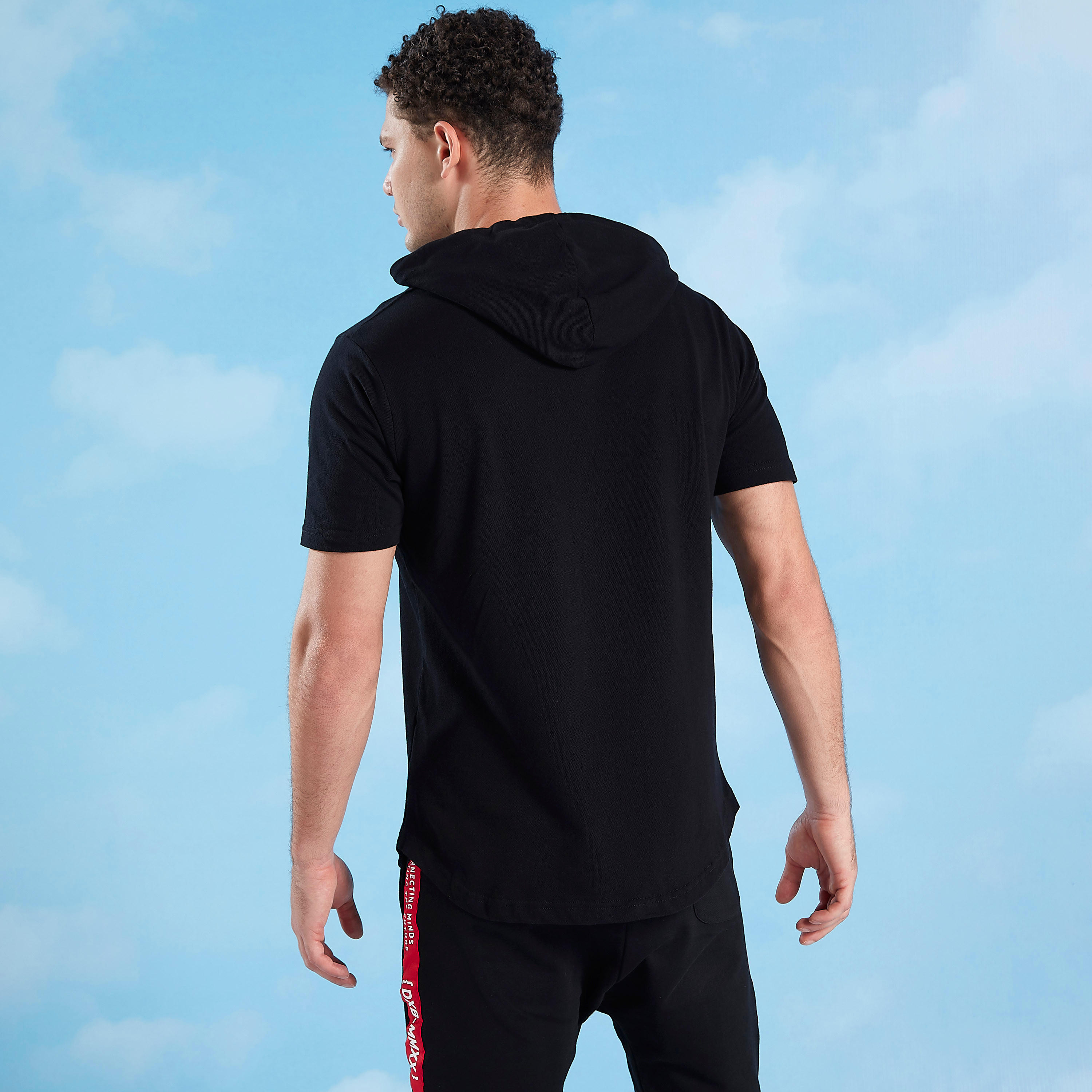 تيشيرت بقبّعة وأكمام قصيرة وطبعات-men-clothing-tshirtsandpolos-tshirts-image-4