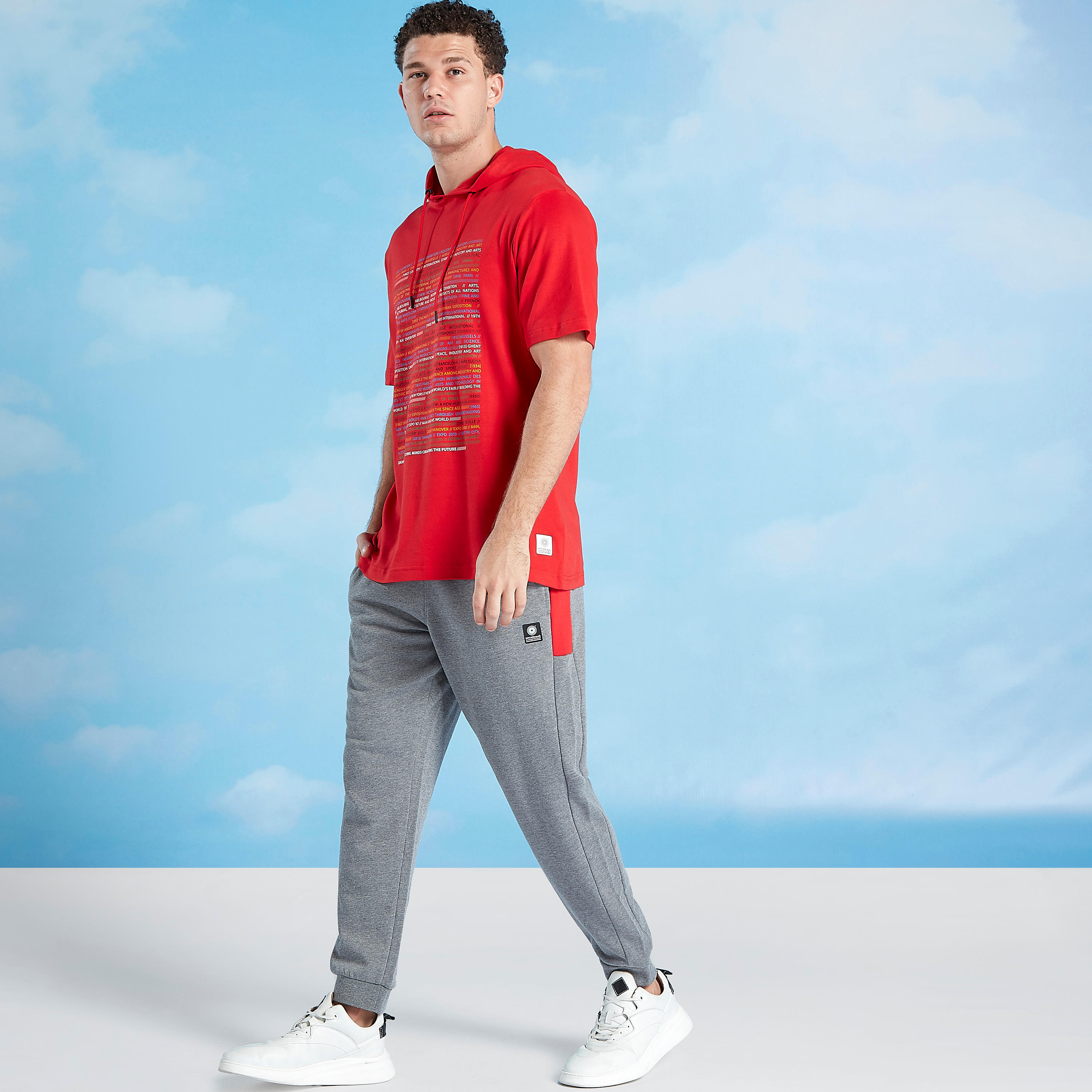 تيشيرت بقبّعة وأكمام قصيرة وطبعات-men-clothing-tshirtsandpolos-tshirts-image-2
