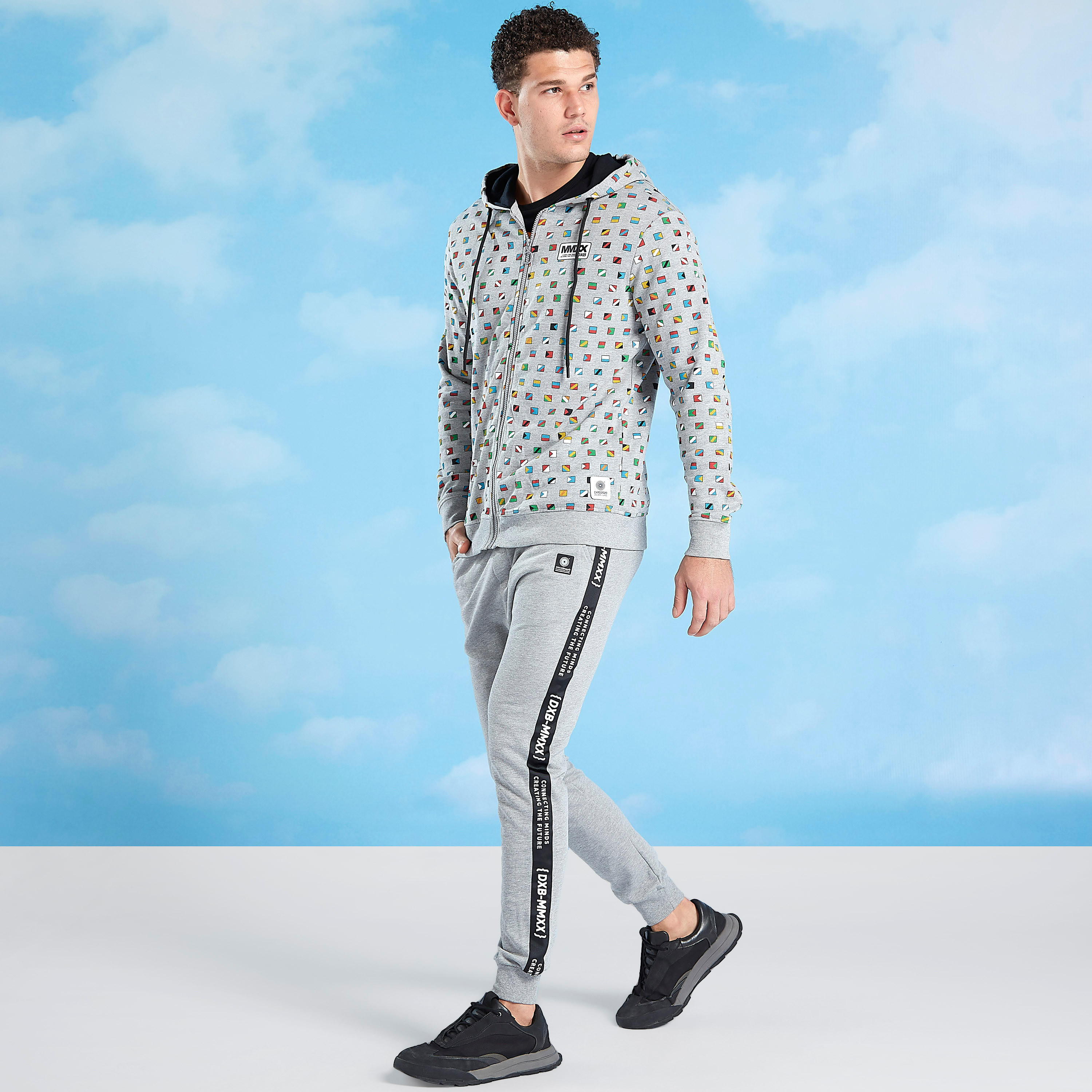سويت شيرت بأكمام طويلة وقبعة وطبعات-men-winterwear-hoodiesandsweatshirts-image-2