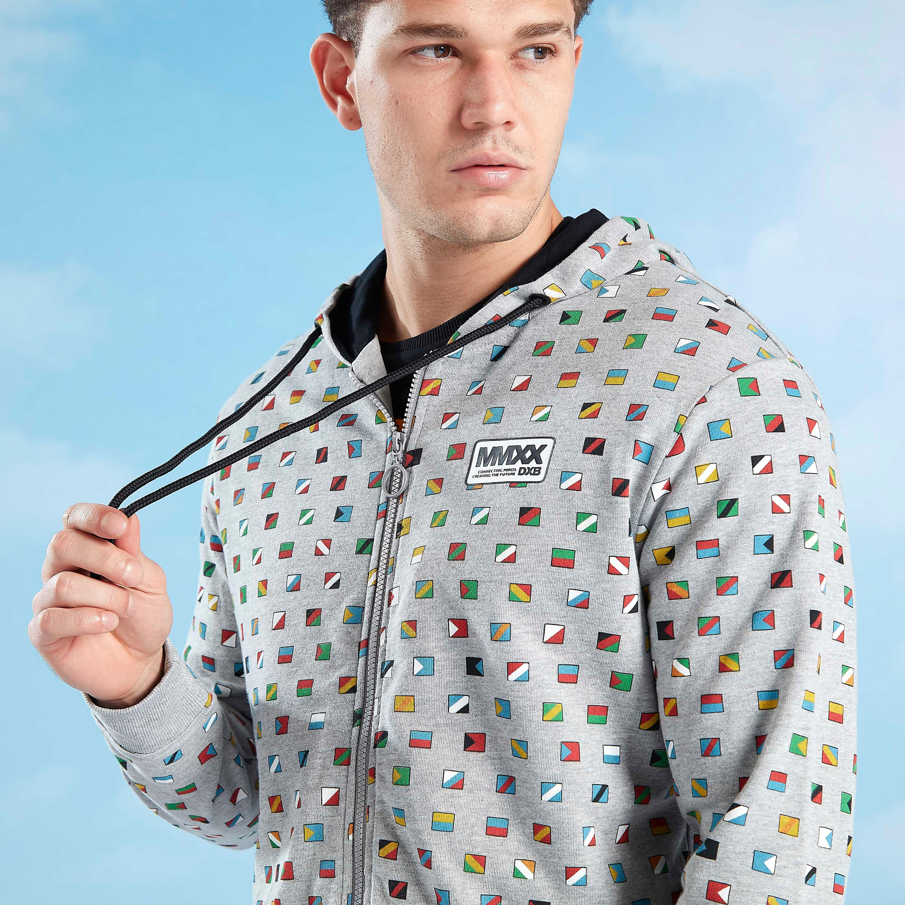 سويت شيرت بأكمام طويلة وقبعة وطبعات-men-winterwear-hoodiesandsweatshirts-image-3