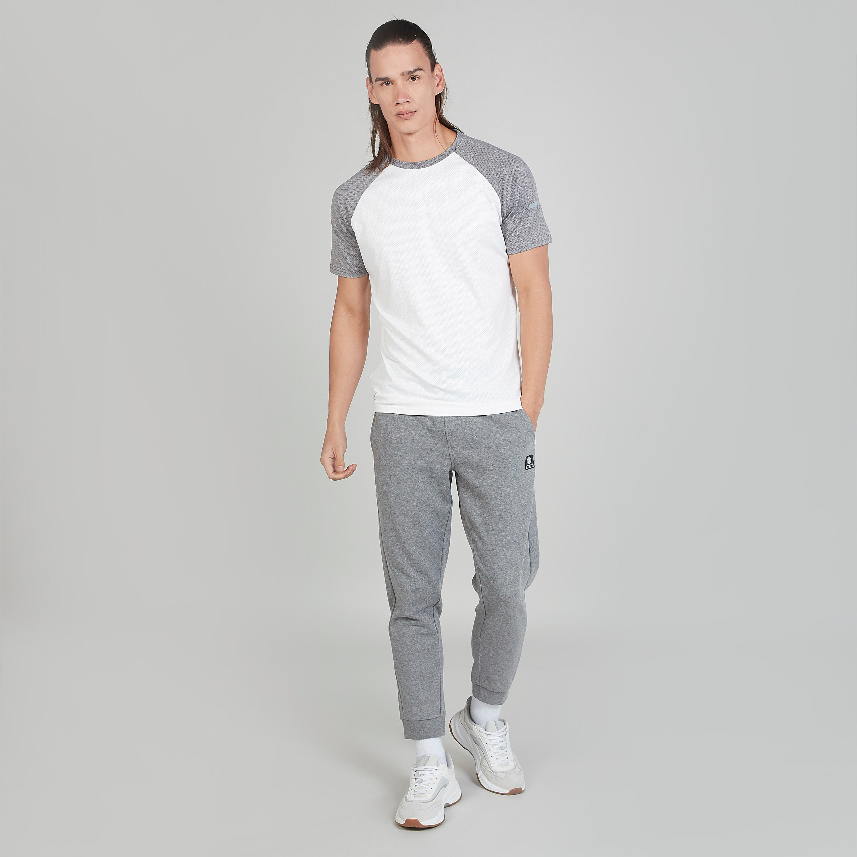 تيشيرت بطبعات وياقة ضيّقة وأكمام مغايرة إكسبو 2020-men-clothing-sportswearandactivewear-tshirtsandpolos-image-2