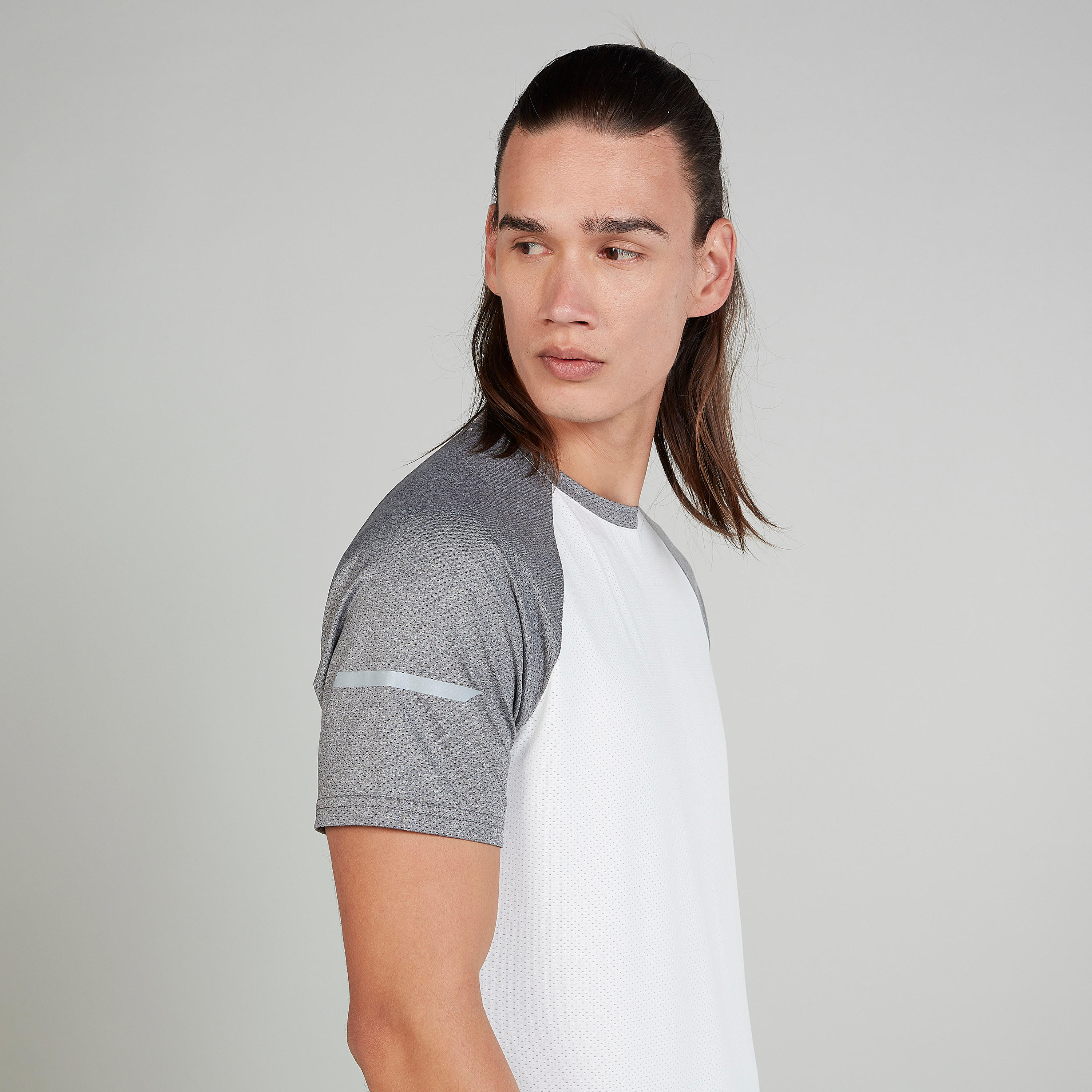 تيشيرت بطبعات وياقة ضيّقة وأكمام مغايرة إكسبو 2020-men-clothing-sportswearandactivewear-tshirtsandpolos-image-3