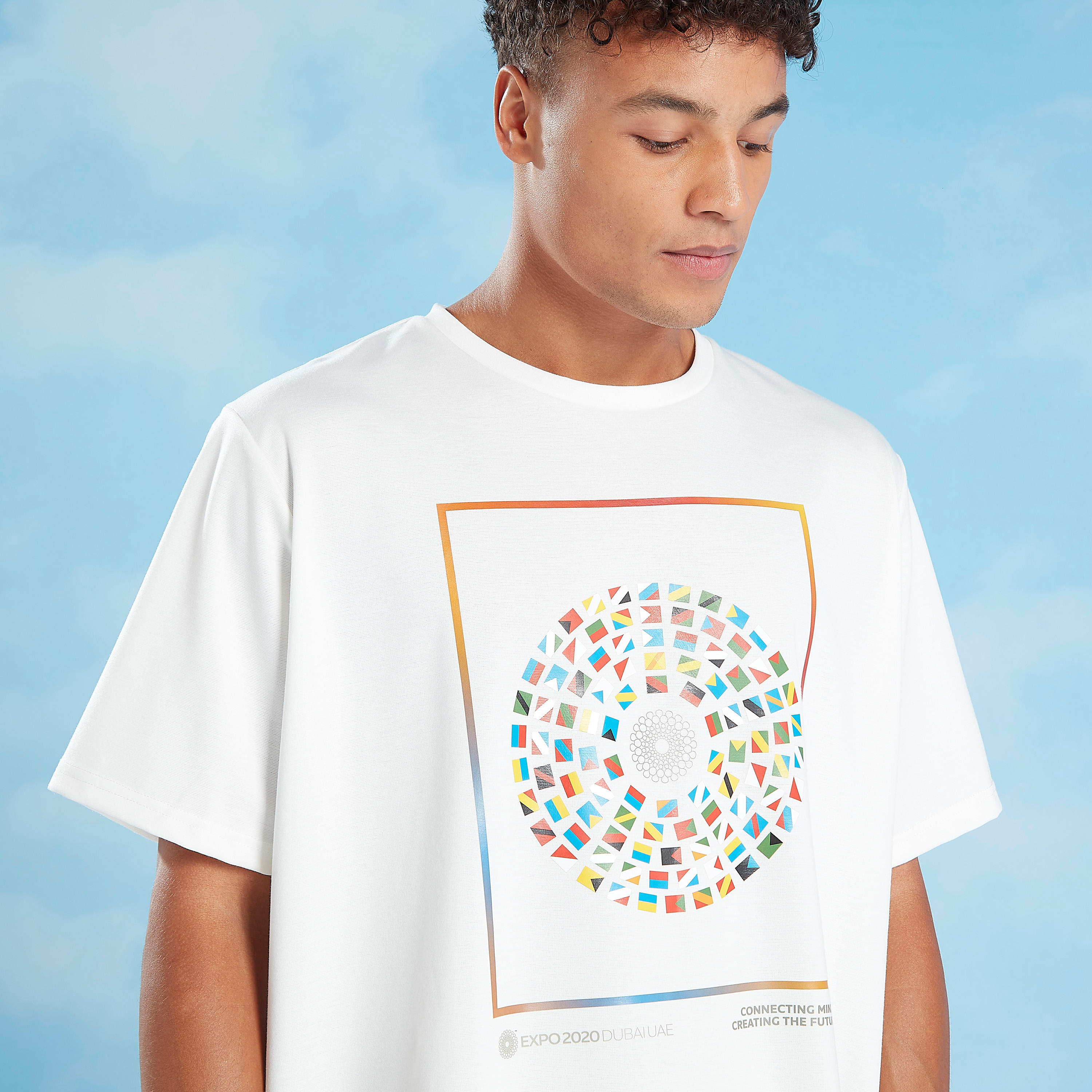 تيشيرت بطبعات وياقة ضيّقة وأكمام قصيرة إكسبو 2020-men-clothing-sportswearandactivewear-tshirtsandpolos-image-4