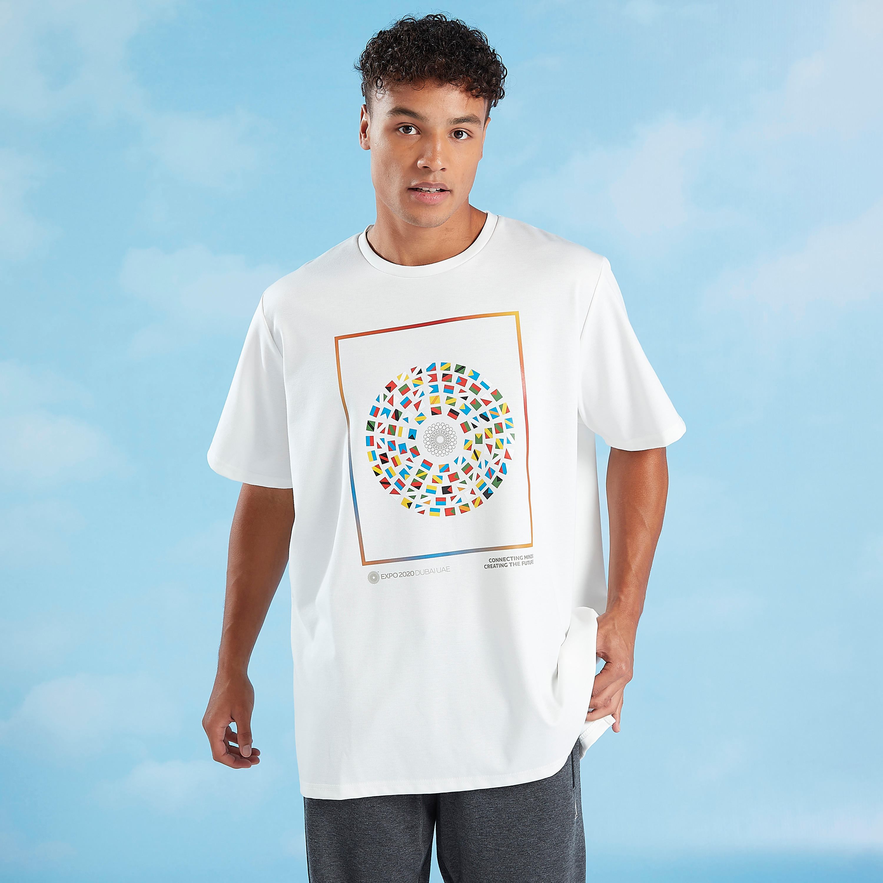 تيشيرت بطبعات وياقة ضيّقة وأكمام قصيرة إكسبو 2020-men-clothing-sportswearandactivewear-tshirtsandpolos-image-2