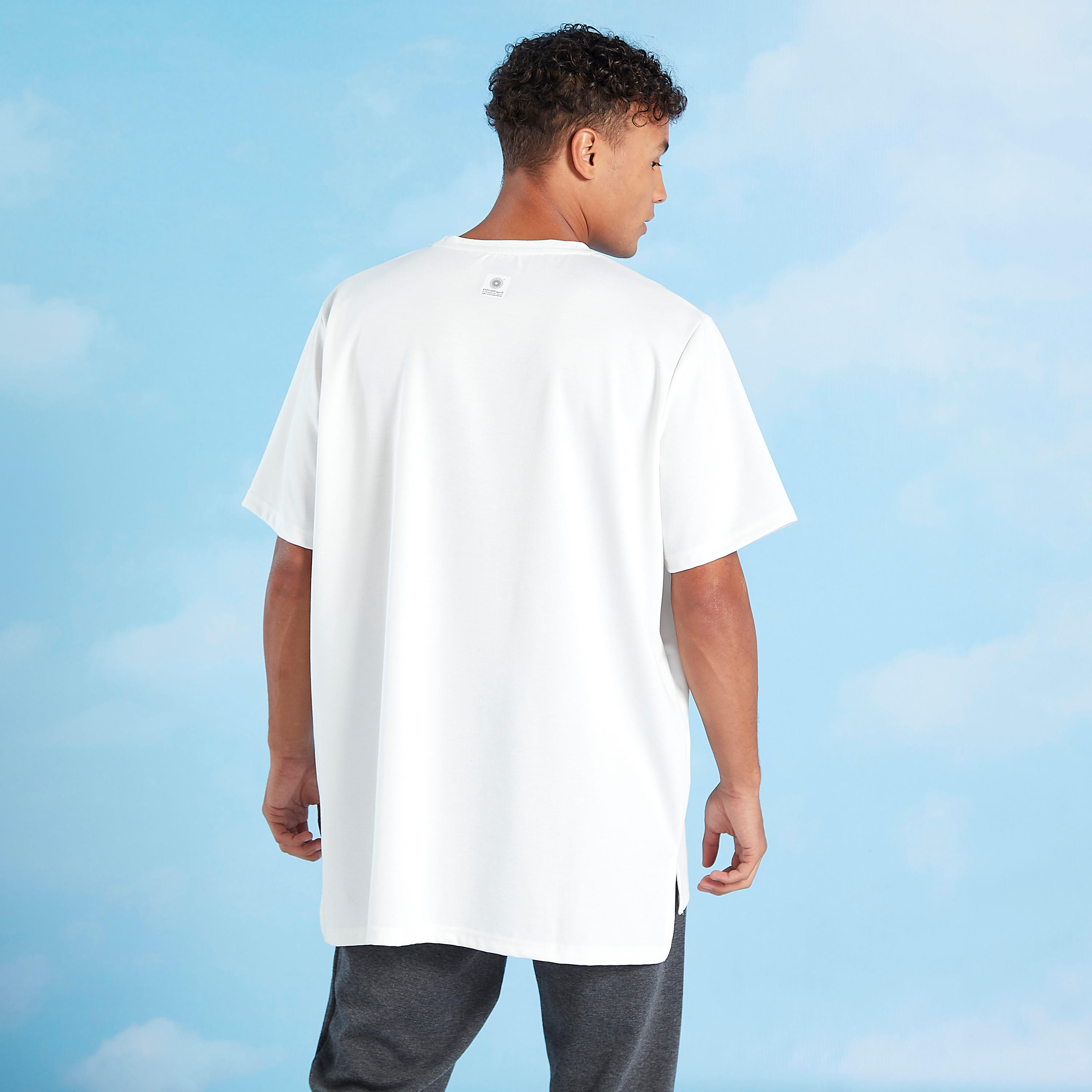 تيشيرت بطبعات وياقة ضيّقة وأكمام قصيرة إكسبو 2020-men-clothing-sportswearandactivewear-tshirtsandpolos-image-1