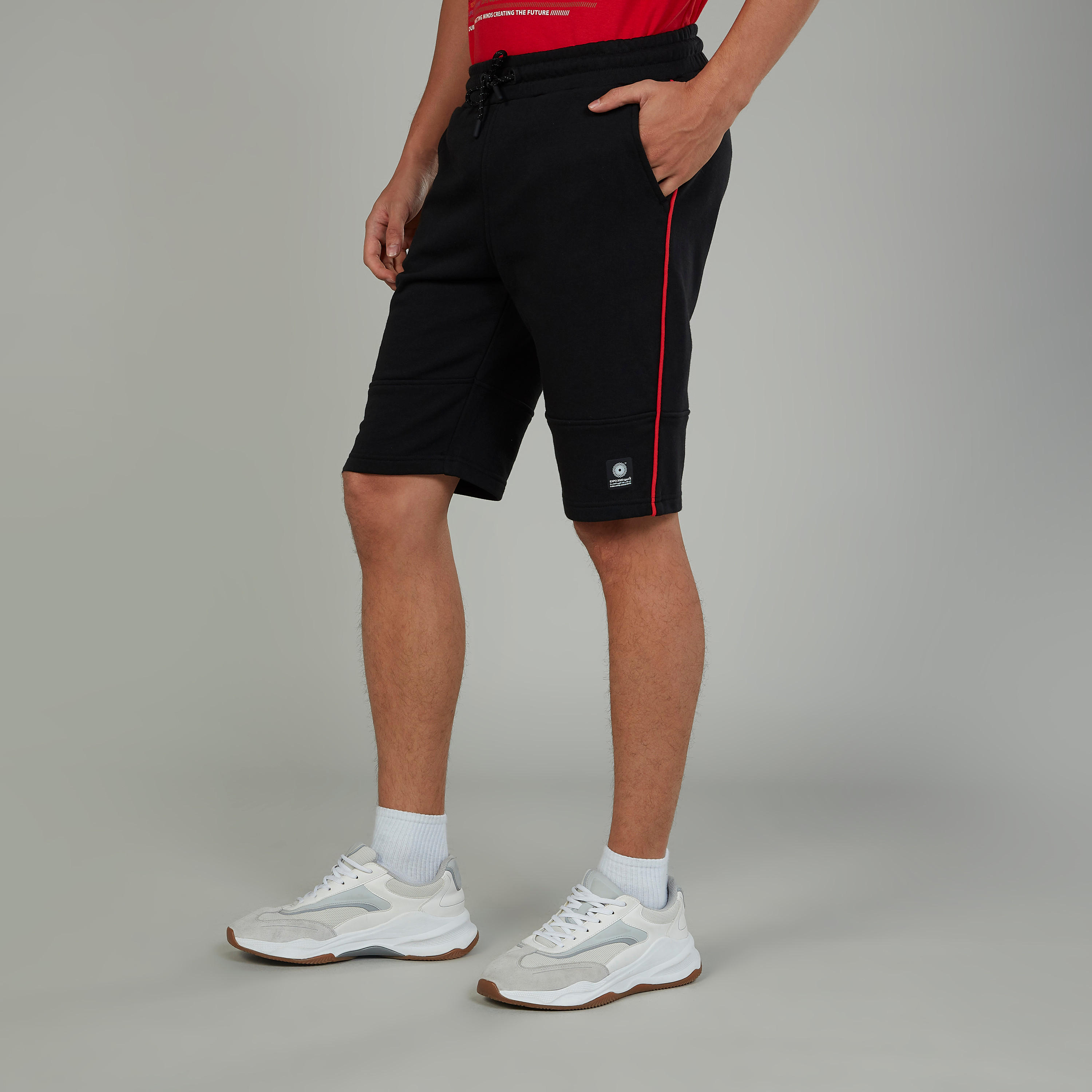 شورت سادة بخصر متوسط الارتفاع ورباط وجيوب إكسبو 2020-men-clothing-sportswearandactivewear-bottoms-image-1