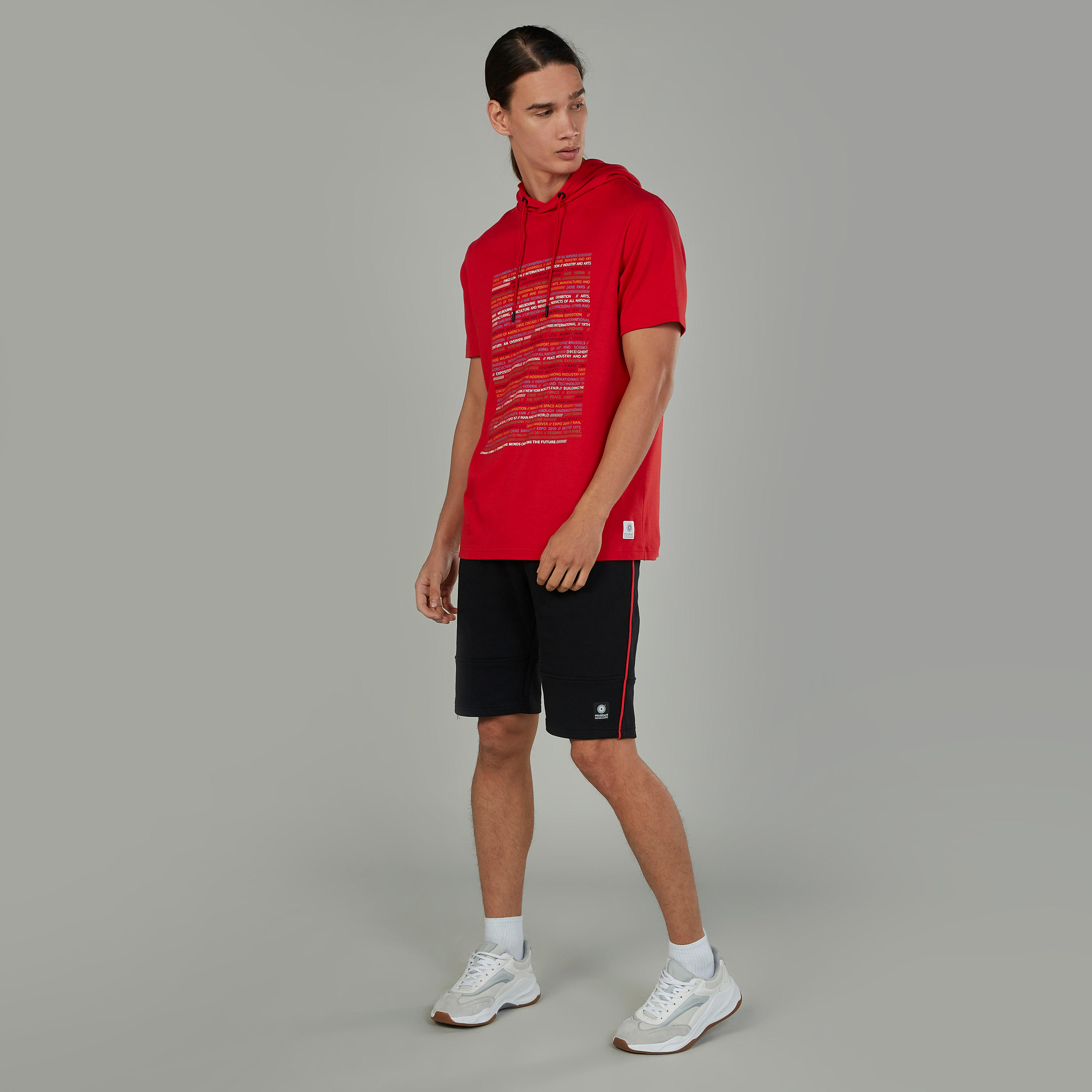 شورت سادة بخصر متوسط الارتفاع ورباط وجيوب إكسبو 2020-men-clothing-sportswearandactivewear-bottoms-image-2