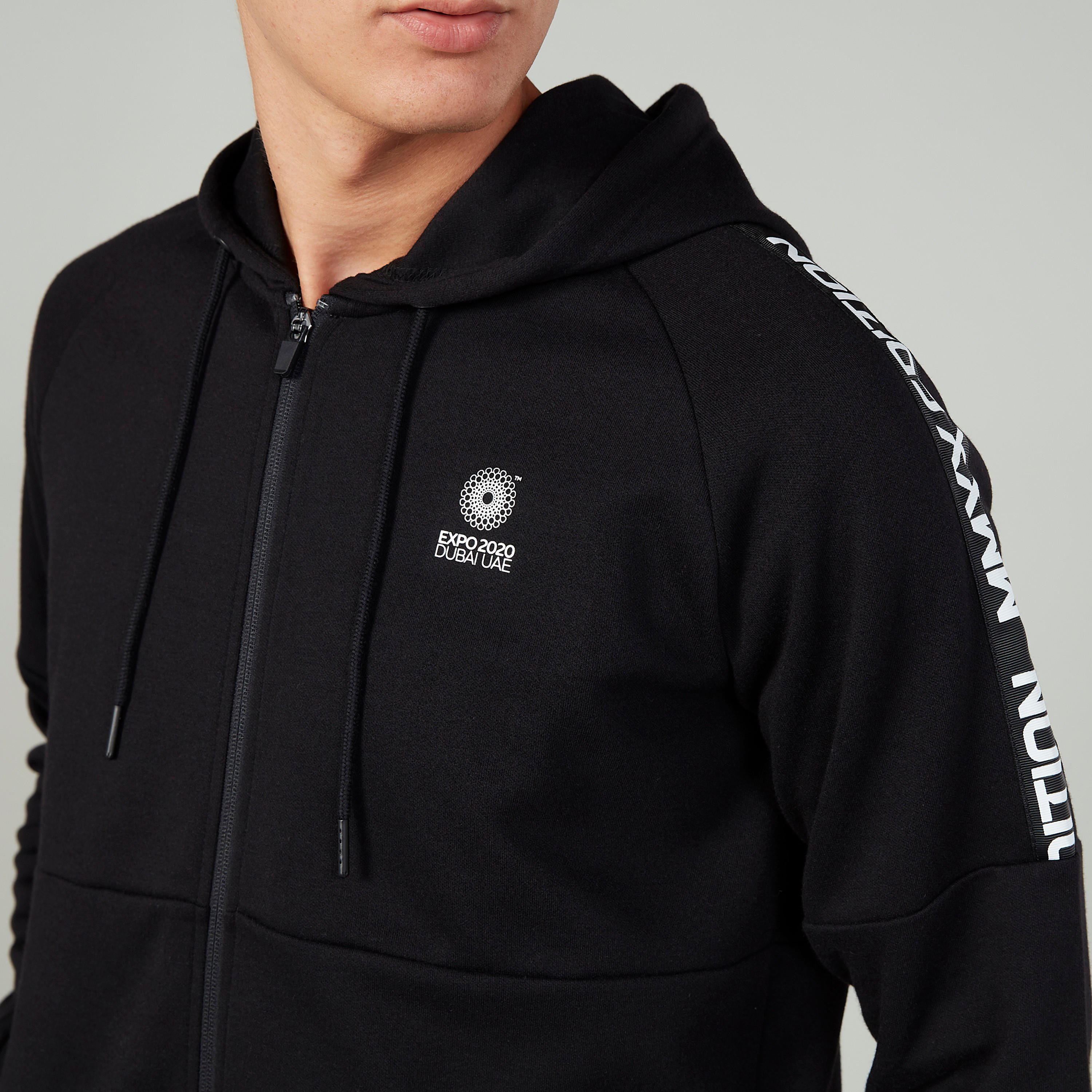 جاكيت مستدام بطبعات وقبّعة وأكمام طويلة إكسبو 2020-men-winterwear-hoodiesandsweatshirts-image-3