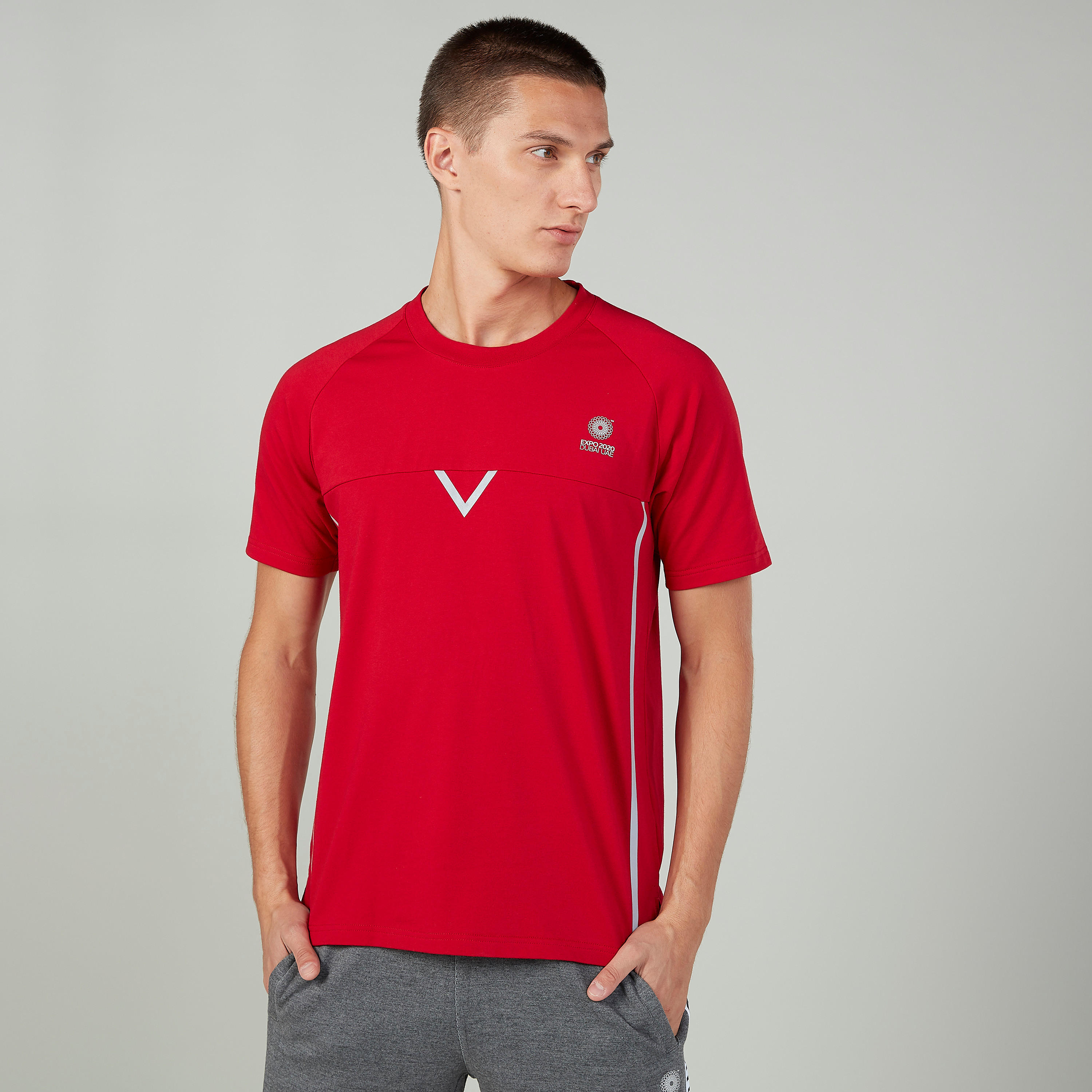 تيشيرت بطبعات وياقة مستديرة وأكمام قصيرة إكسبو 2020-men-clothing-sportswearandactivewear-tshirtsandpolos-image-1