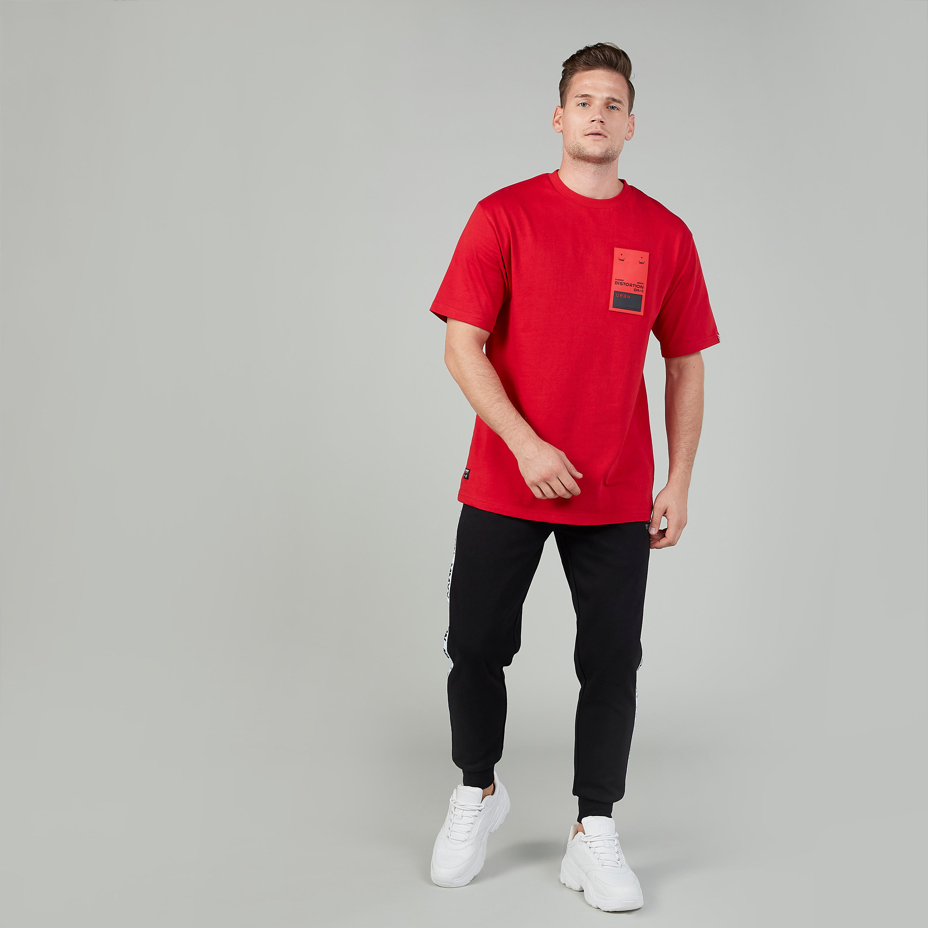 بنطلون رياضي سادة بخصر متوسط الارتفاع وجيوب وشريطة إكسبو 2020-men-clothing-sportswearandactivewear-bottoms-image-2