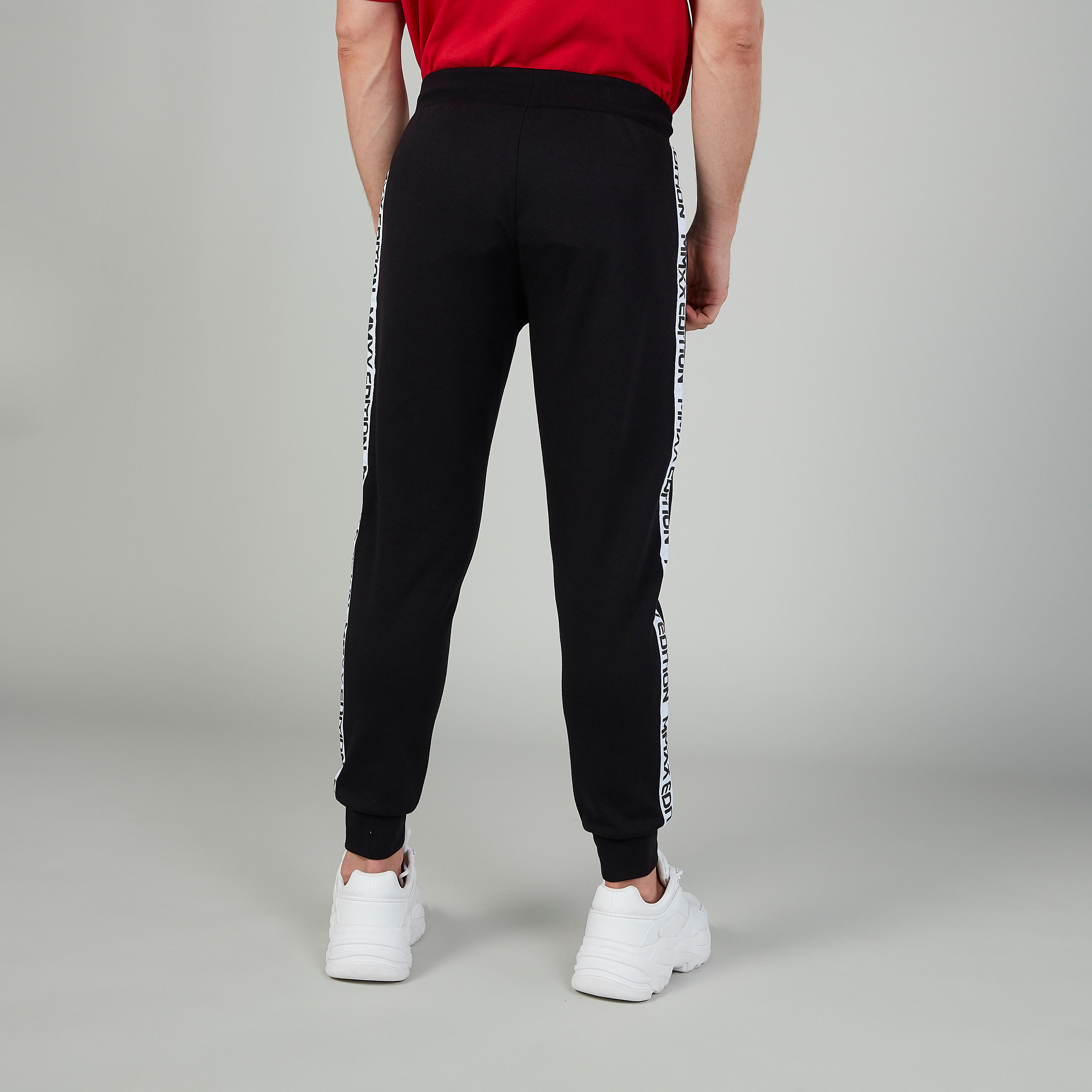 بنطلون رياضي سادة بخصر متوسط الارتفاع وجيوب وشريطة إكسبو 2020-men-clothing-sportswearandactivewear-bottoms-image-4