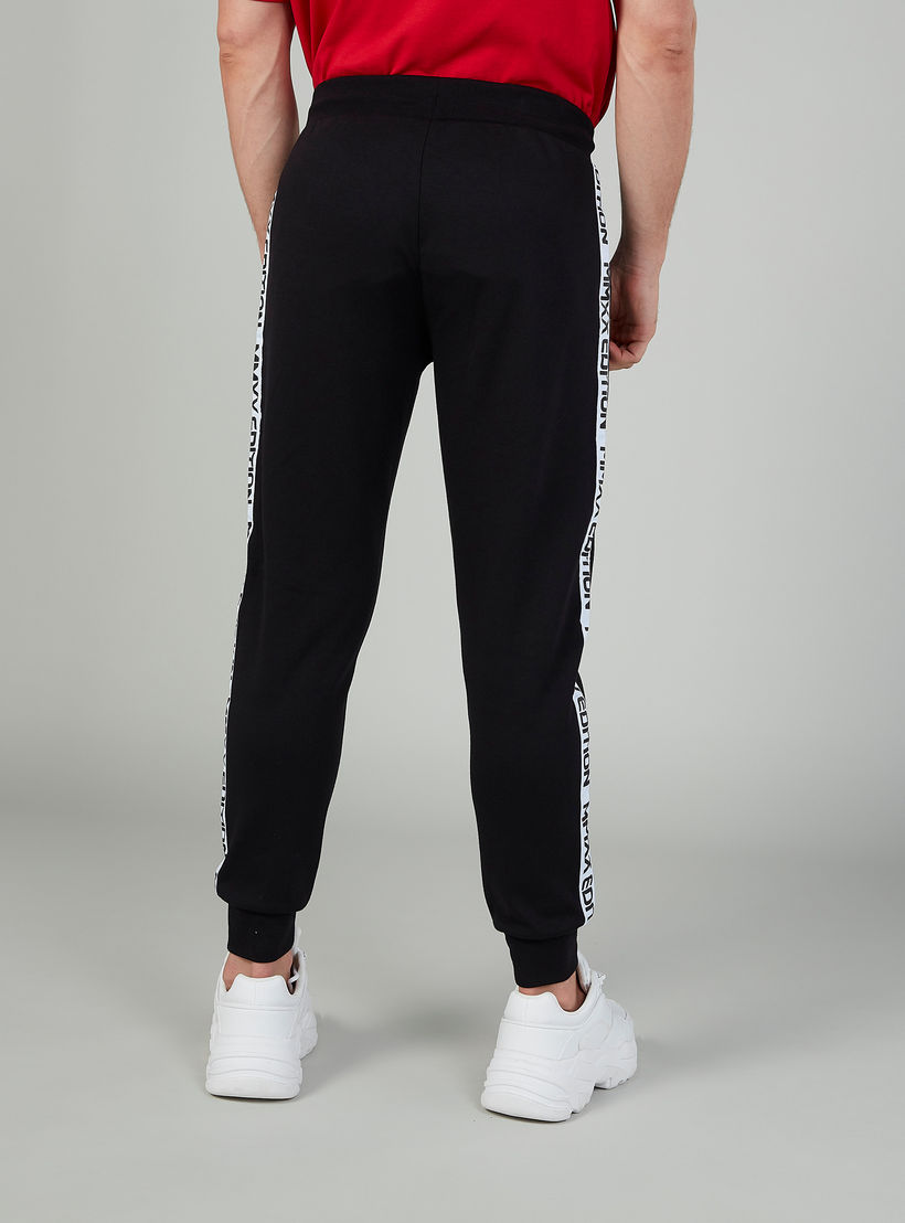 بنطلون رياضي سادة بخصر متوسط الارتفاع وجيوب وشريطة إكسبو 2020-men-clothing-sportswearandactivewear-bottoms-image-4