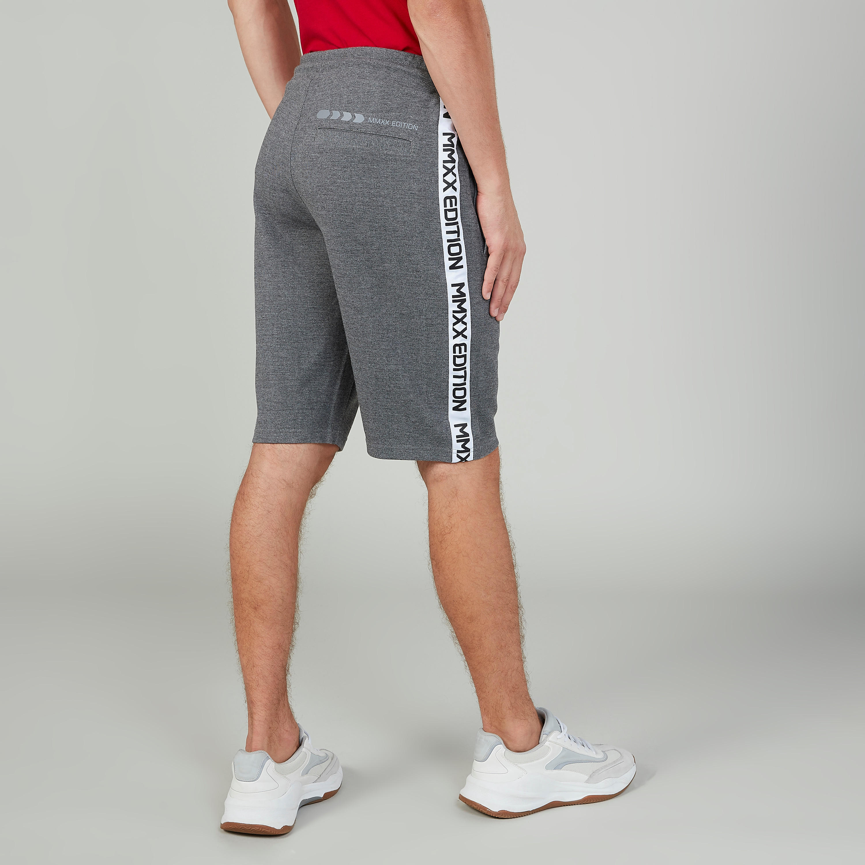 شورت سادة برباط وشريطة إكسبو 2020-men-clothing-sportswearandactivewear-bottoms-image-4