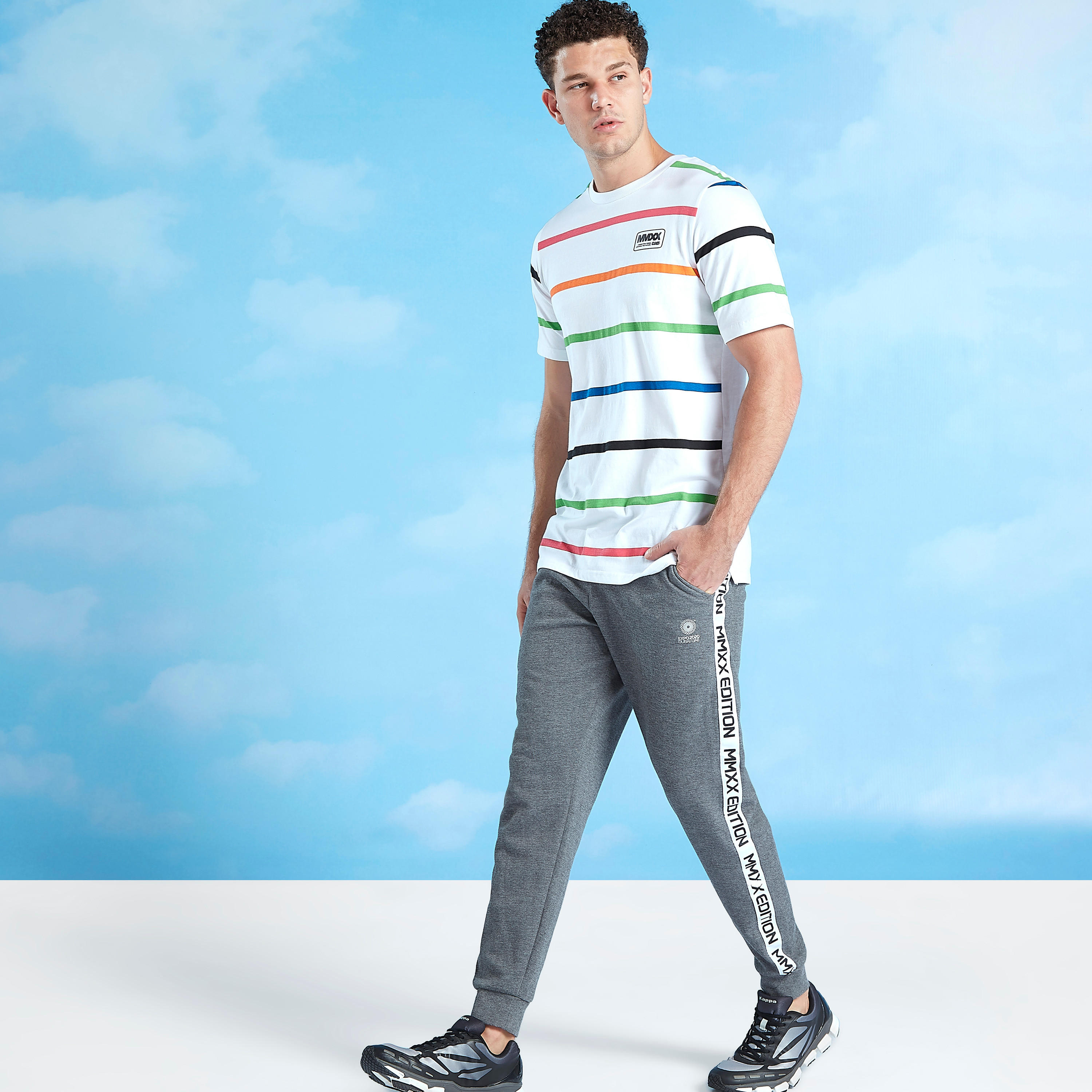 بنطلون رياضي سادة بطبعات وخصر مطاطي وشريطة إكسبو 2020-men-clothing-sportswearandactivewear-bottoms-image-2