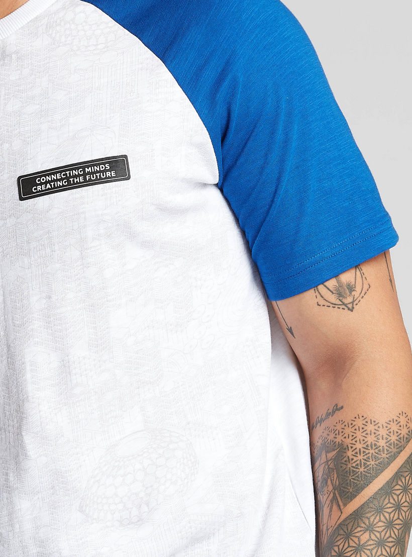 تيشيرت سادة بياقة ضيّقة وأكمام مغايرة-men-clothing-tshirtsandpolos-tshirts-image-3