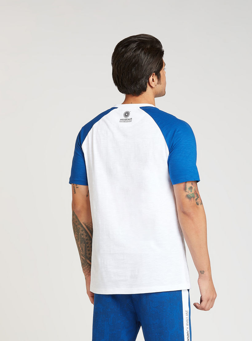 تيشيرت سادة بياقة ضيّقة وأكمام مغايرة-men-clothing-tshirtsandpolos-tshirts-image-2