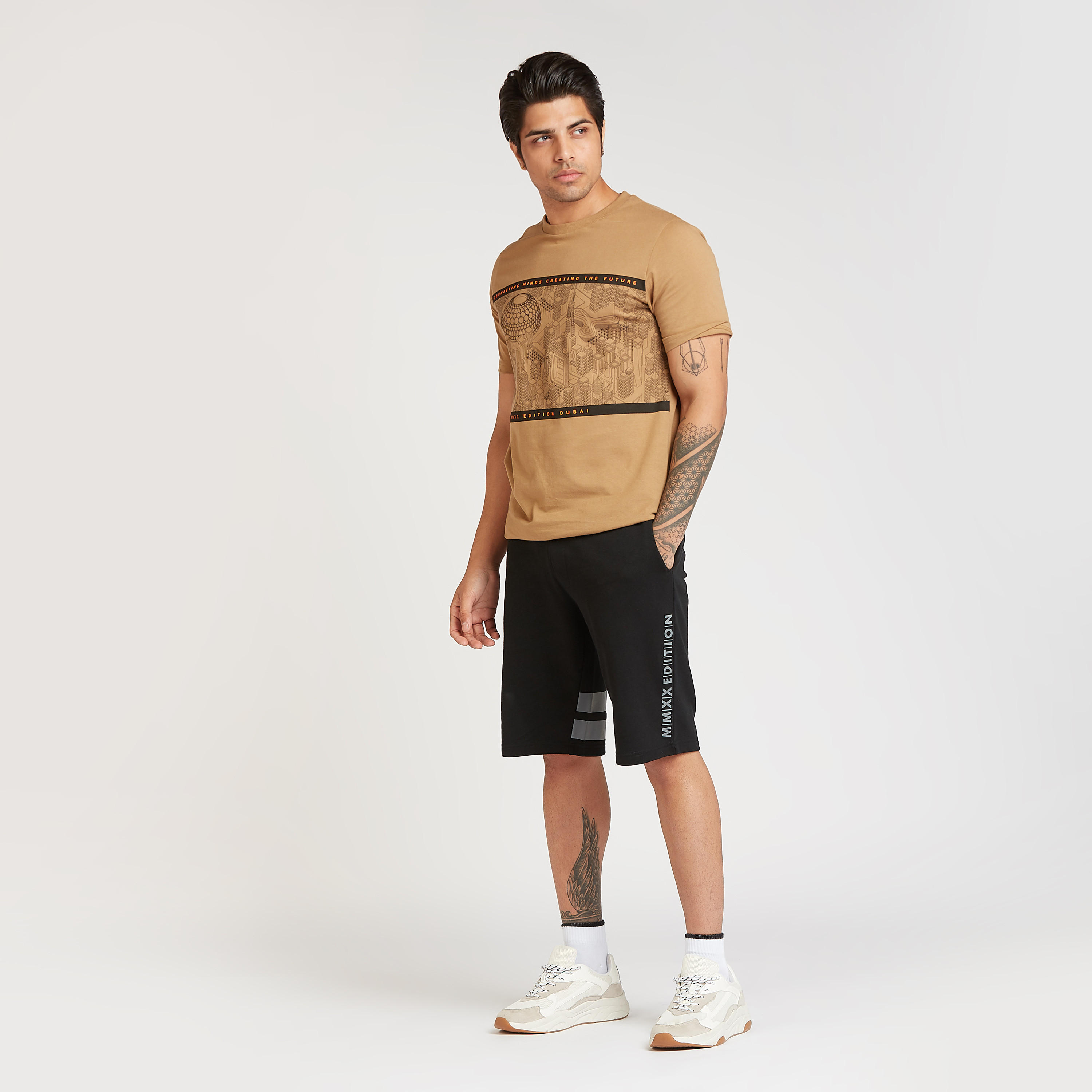 تيشيرت بياقة ضيّقة وأكمام قصيرة وطبعات-men-clothing-tshirtsandpolos-tshirts-image-4