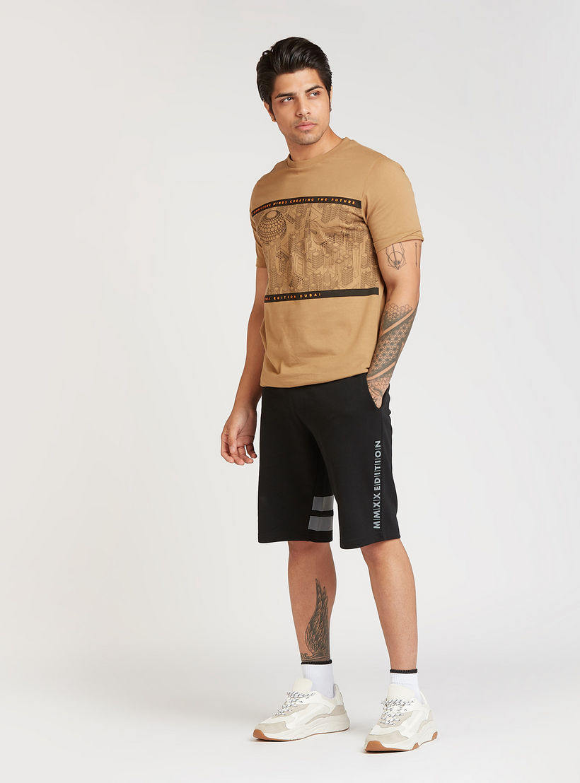 تيشيرت بياقة ضيّقة وأكمام قصيرة وطبعات-men-clothing-tshirtsandpolos-tshirts-image-4