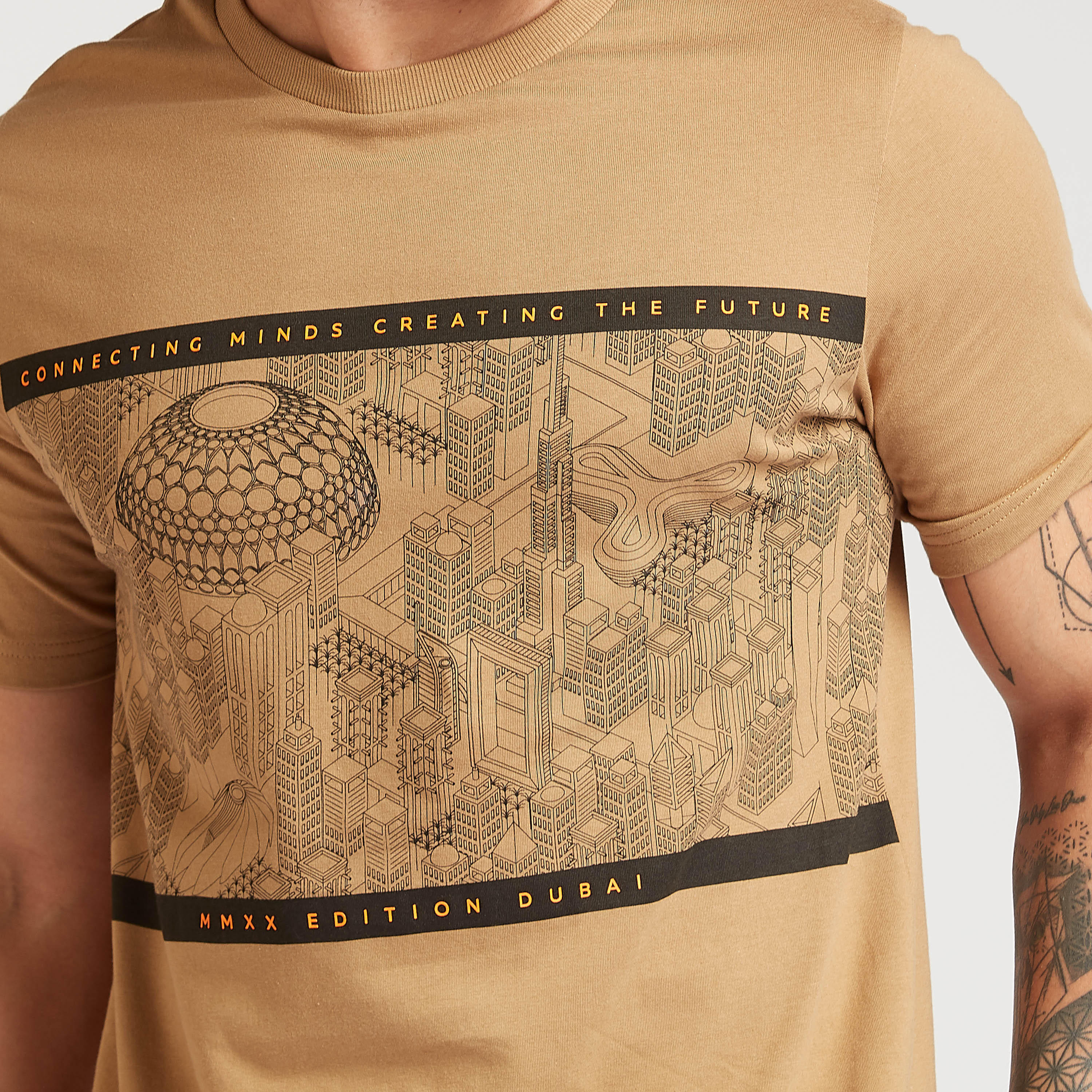 تيشيرت بياقة ضيّقة وأكمام قصيرة وطبعات-men-clothing-tshirtsandpolos-tshirts-image-3