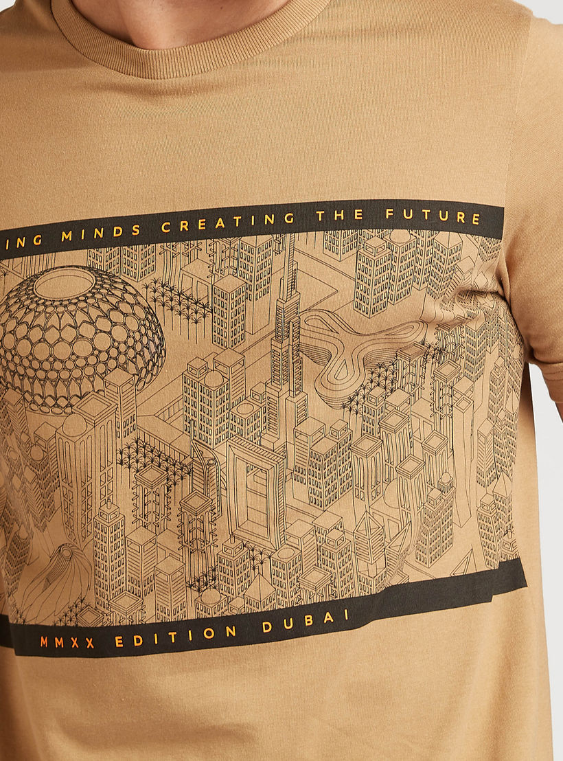 تيشيرت بياقة ضيّقة وأكمام قصيرة وطبعات-men-clothing-tshirtsandpolos-tshirts-image-3
