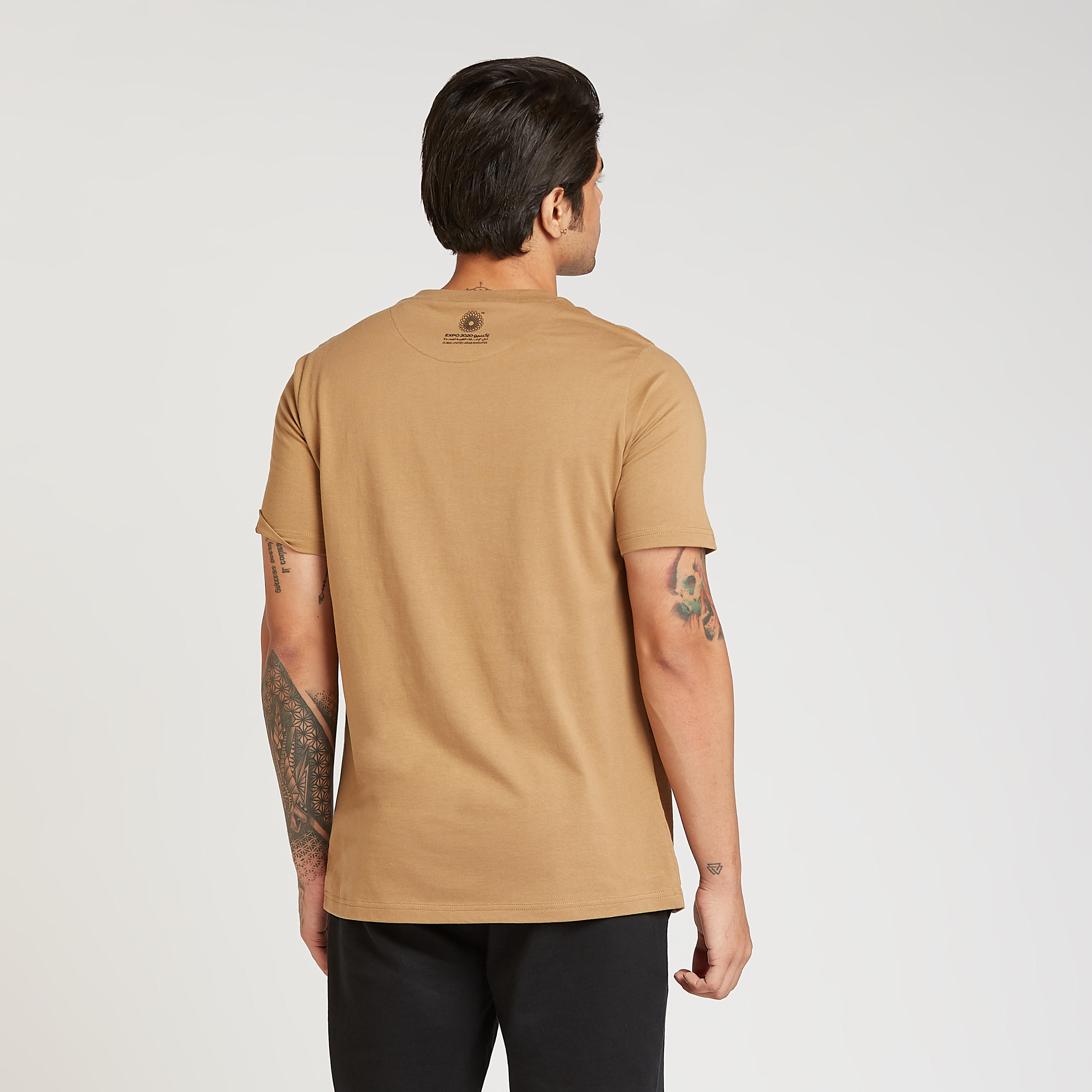 تيشيرت بياقة ضيّقة وأكمام قصيرة وطبعات-men-clothing-tshirtsandpolos-tshirts-image-2