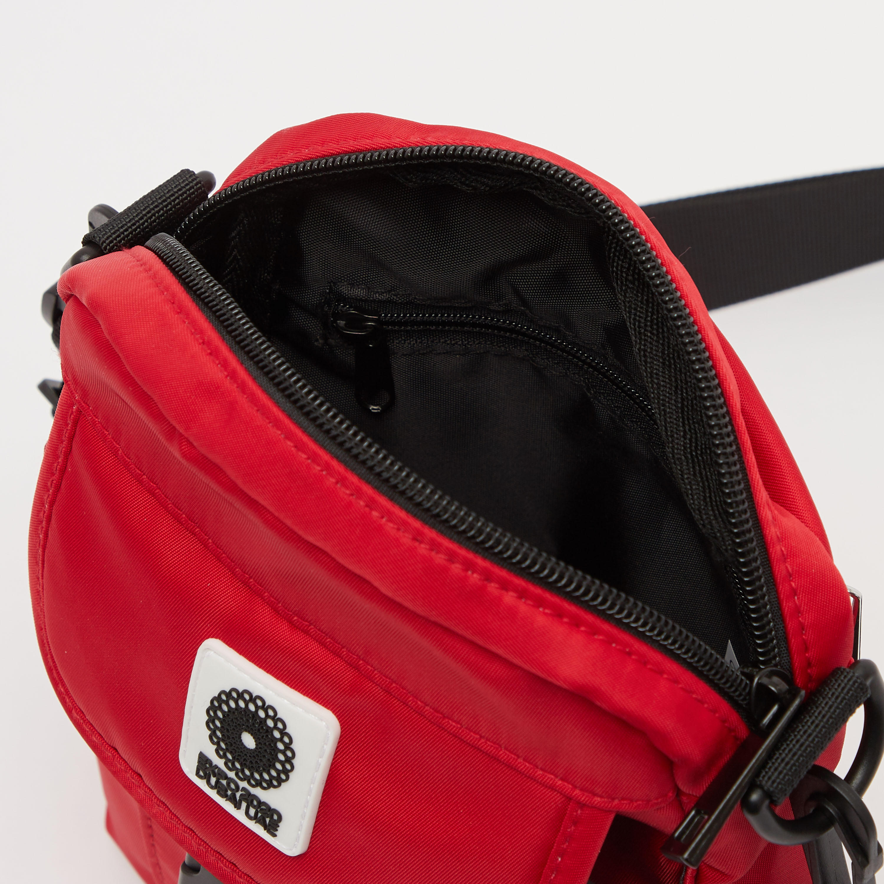 شنطة كروس بودي بطبعات وحزام قابل للتعديل إكسبو 2020-men-bags-image-5