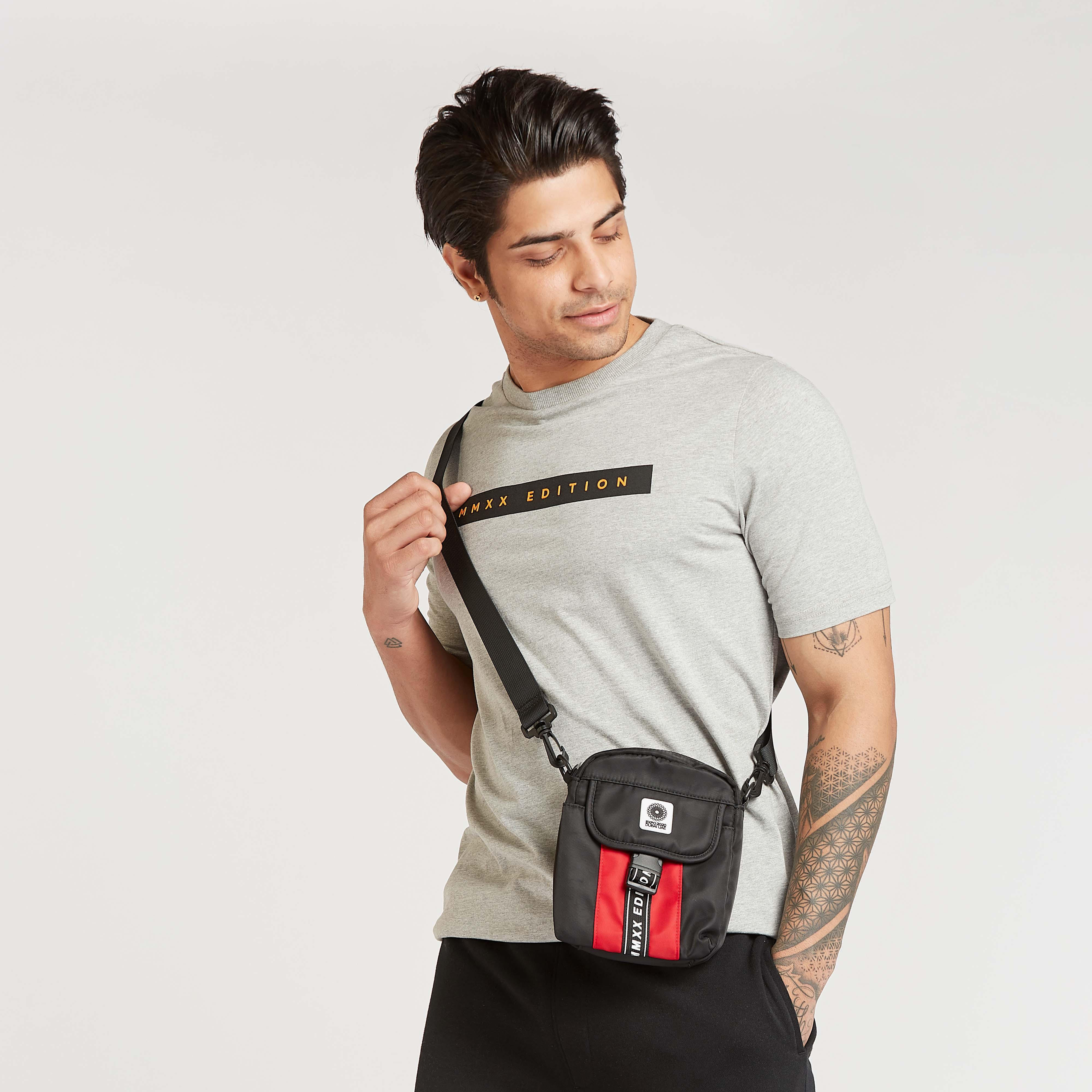 شنطة كروس بودي بارزة الملمس بحزام قابل للتعديل إكسبو 2020-men-bags-image-6