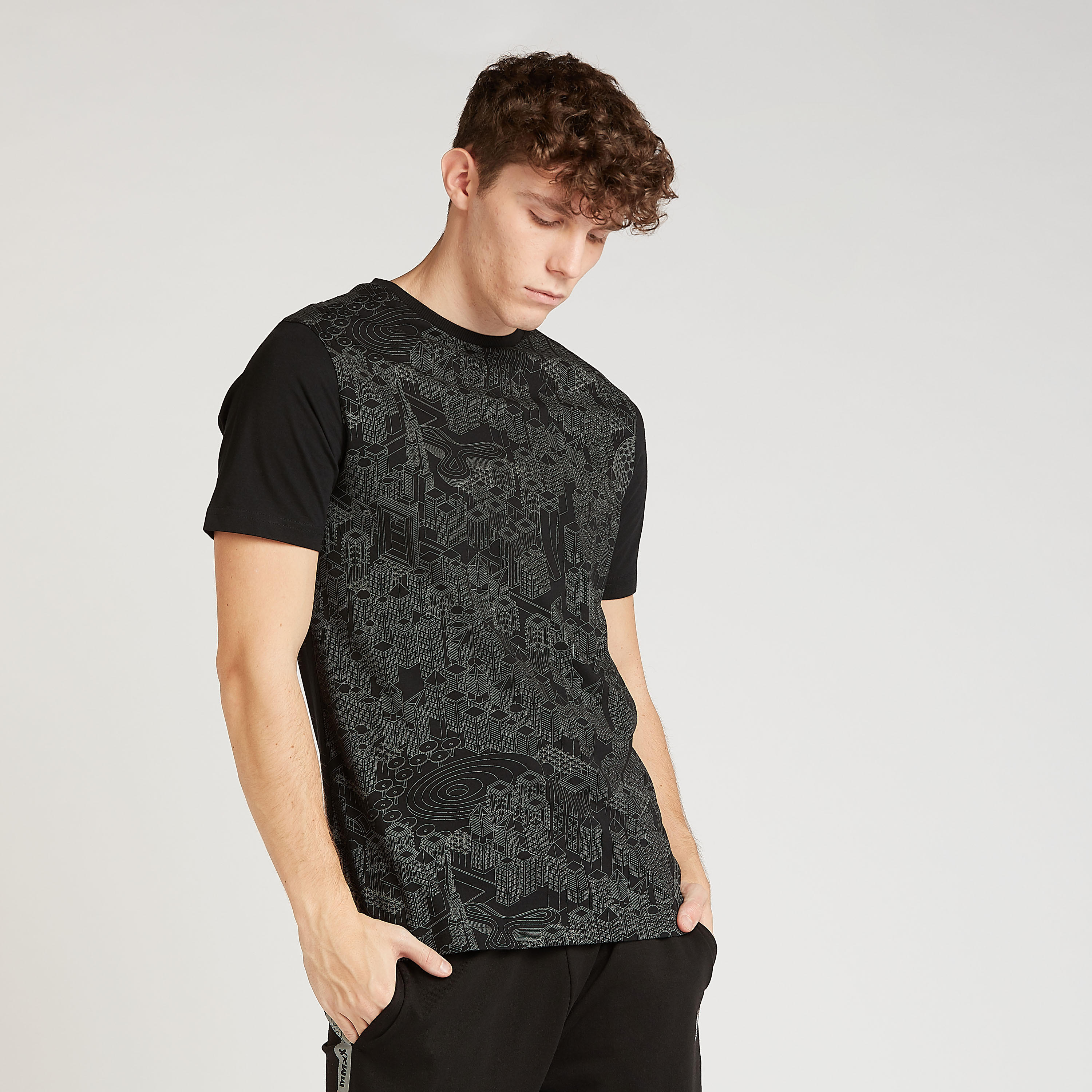تيشيرت مستدام سليم فيت بياقة ضيقة وأكمام قصيرة وطبعات إكسبو 2020-men-clothing-sportswearandactivewear-tshirtsandpolos-image-1