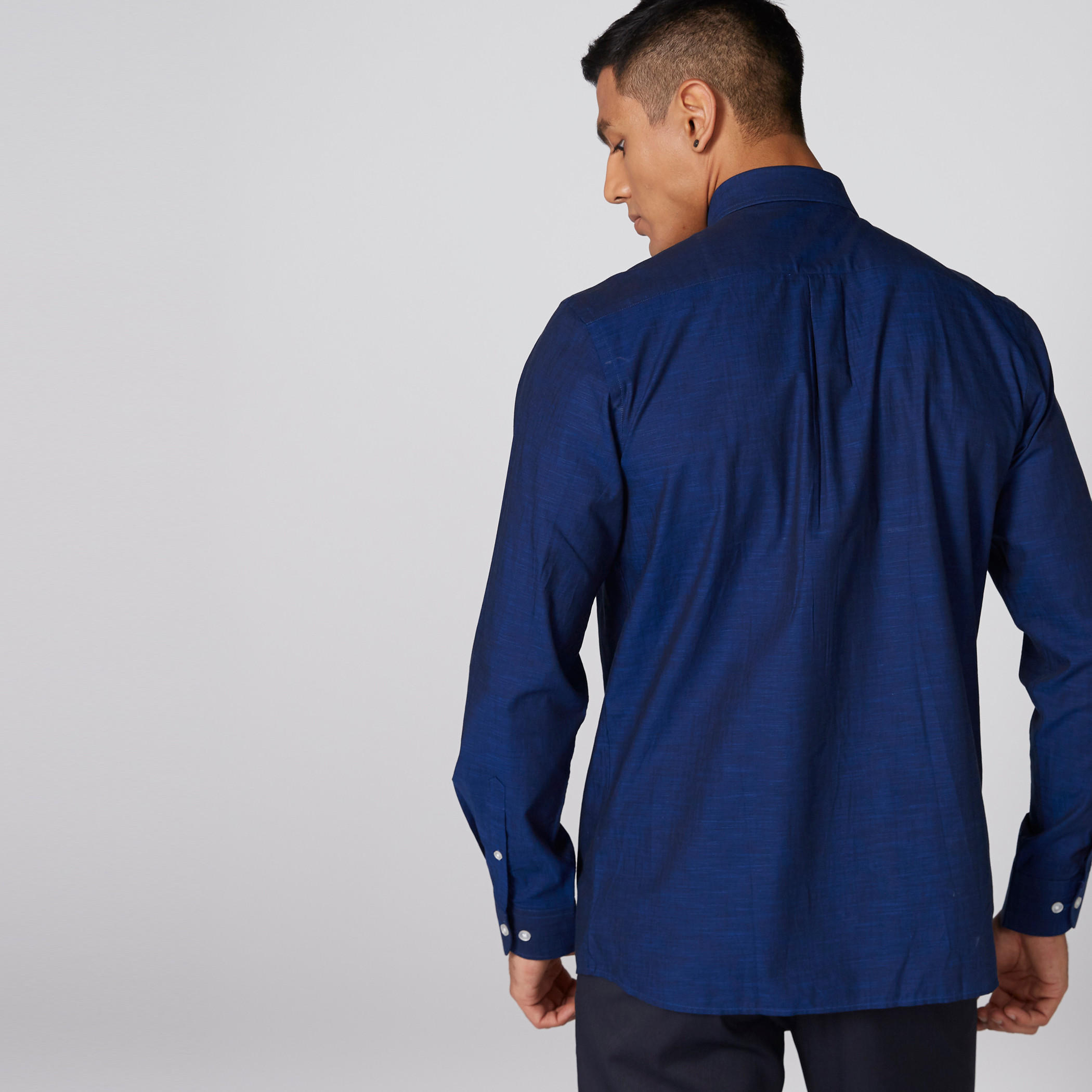 قميص بأكمام طويلة وأزرار وجيب من آرو-men-clothing-shirts-image-2