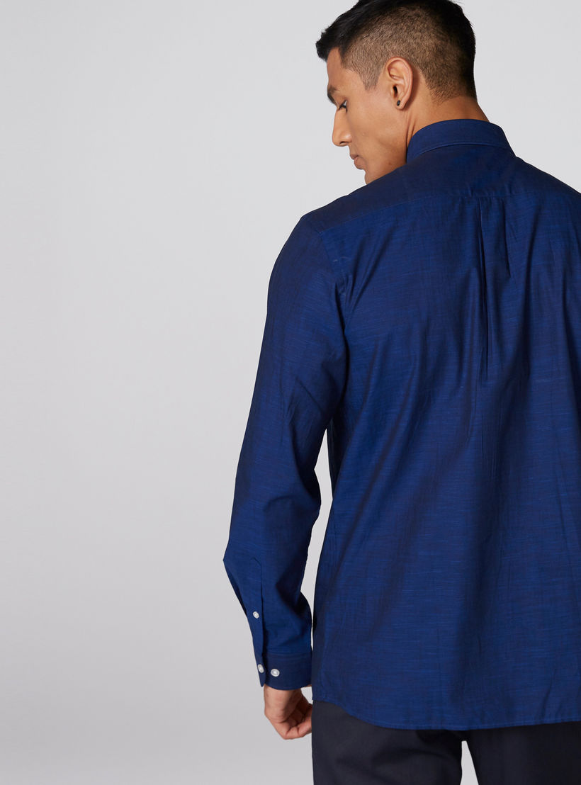 قميص بأكمام طويلة وأزرار وجيب من آرو-men-clothing-shirts-image-2